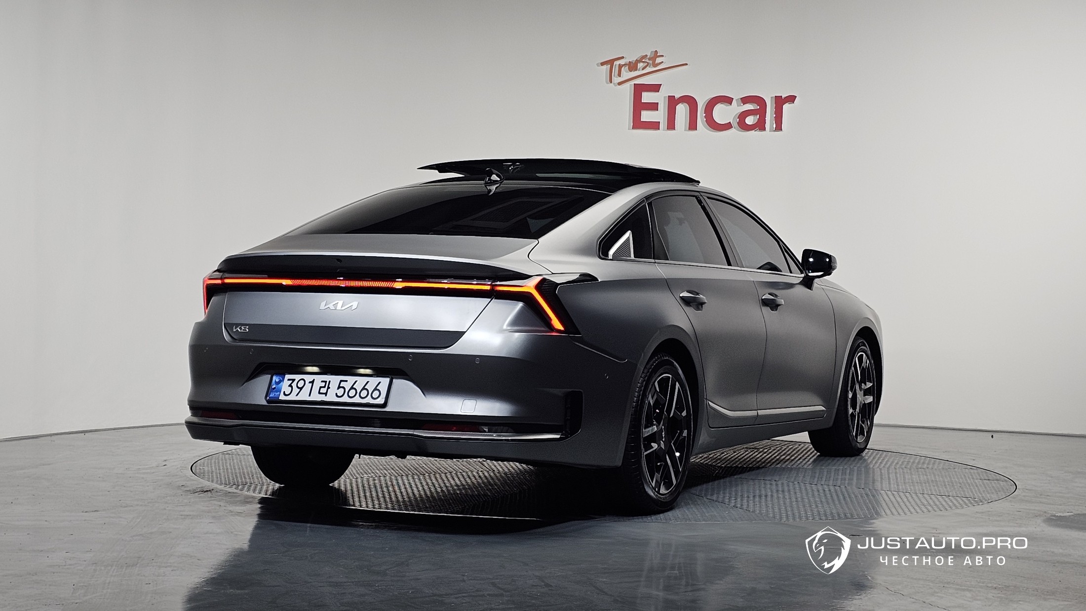 Автомобиль Kia K8
