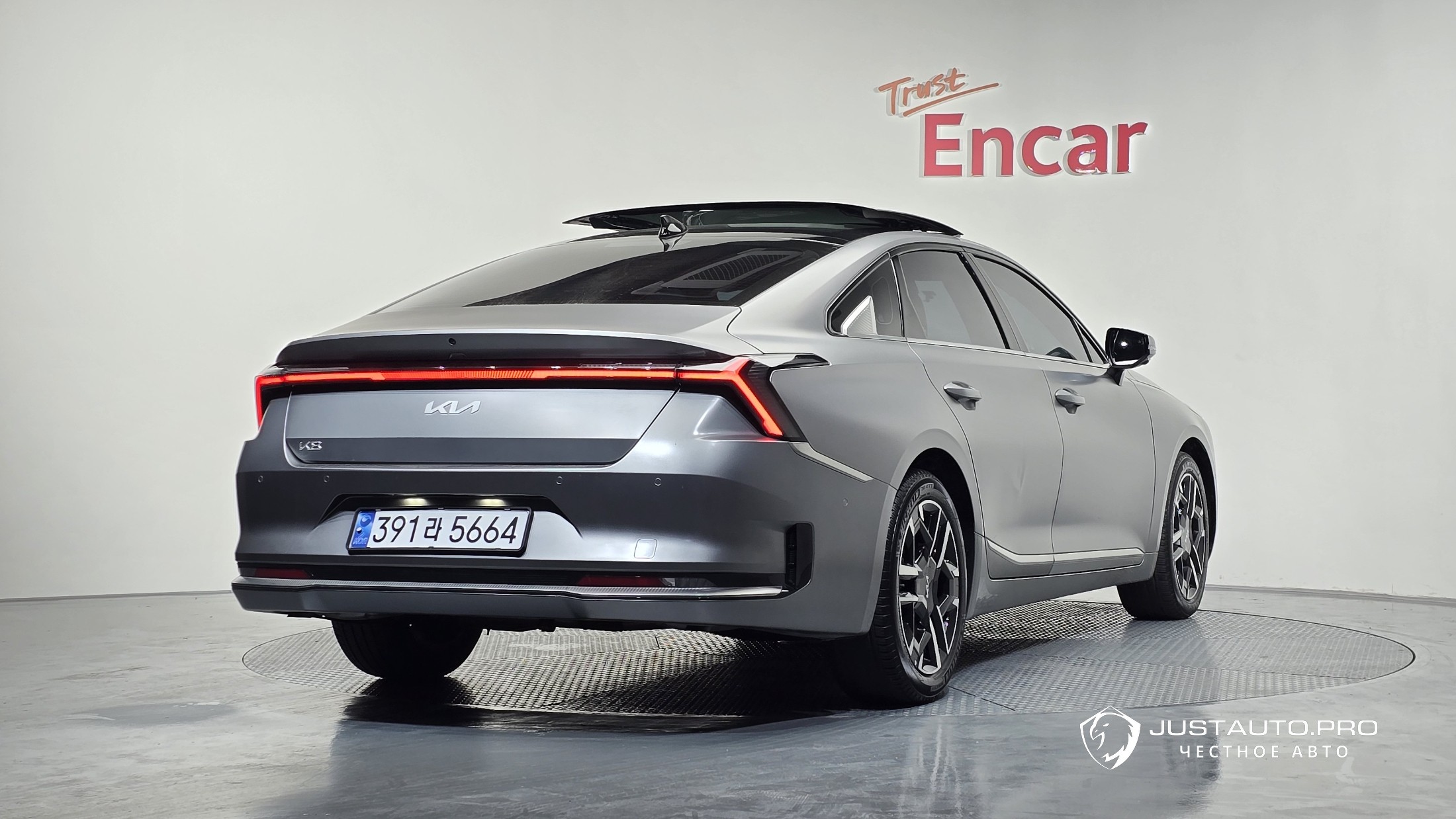 Автомобиль Kia K8