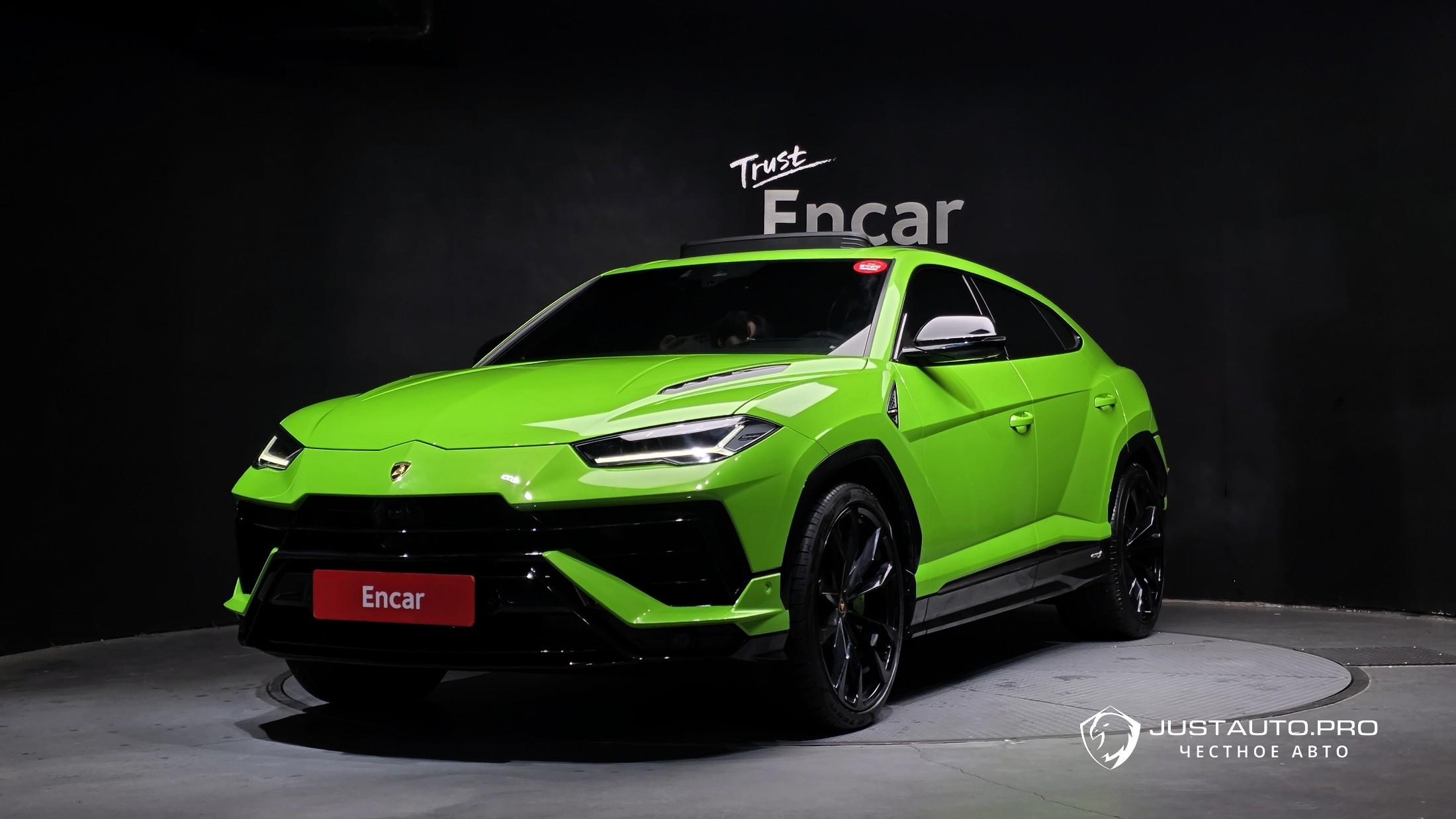 Автомобиль Lamborghini Urus