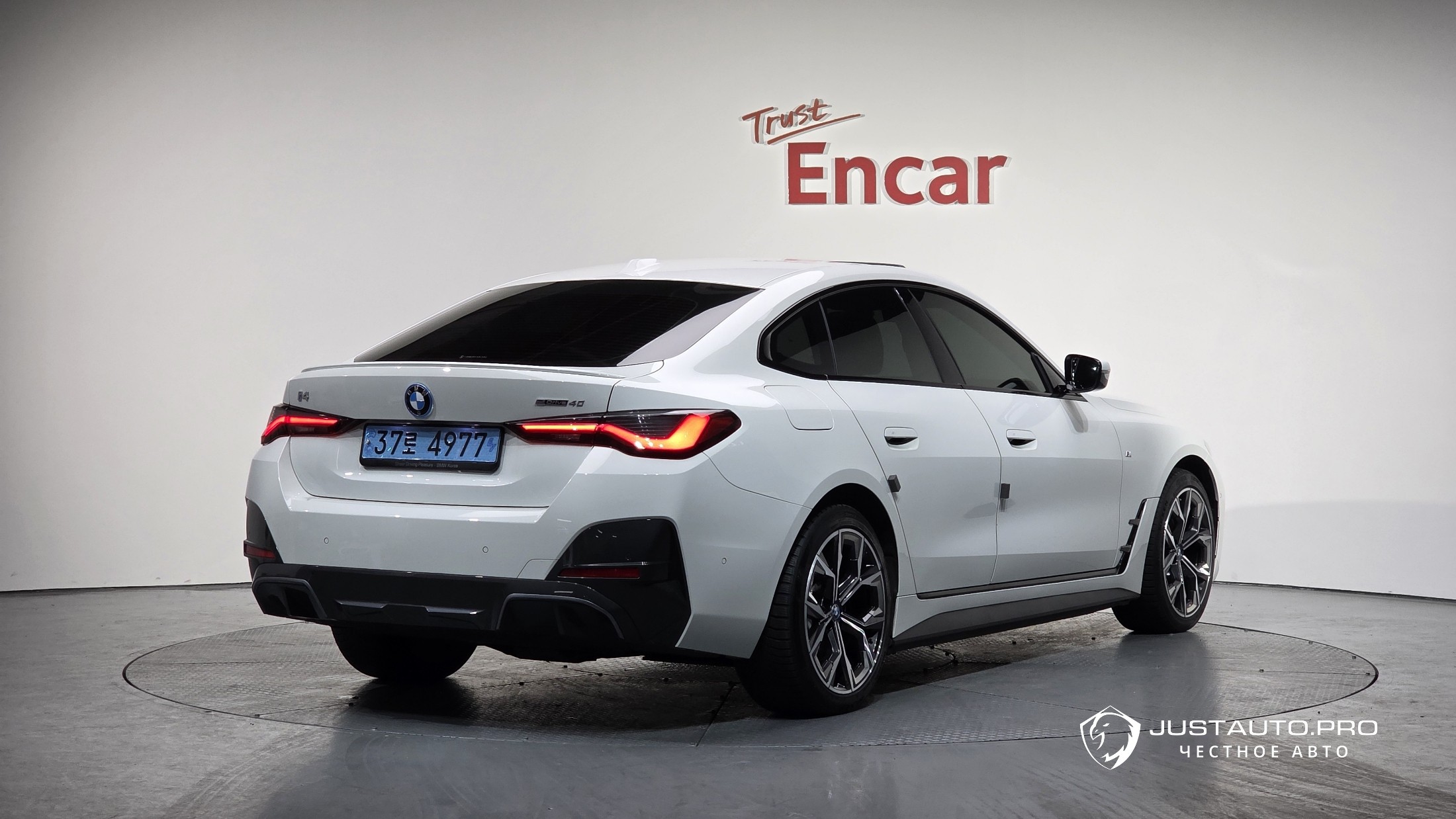 Автомобиль BMW i4