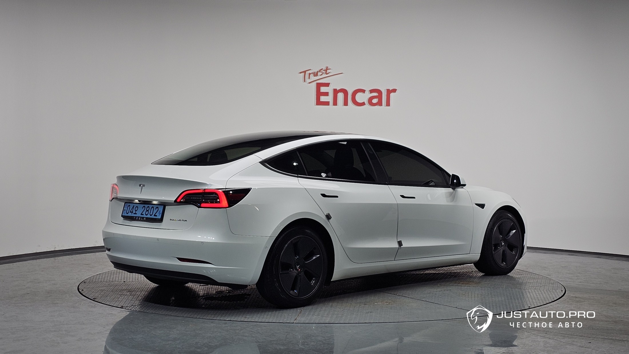 Автомобиль Tesla Model 3