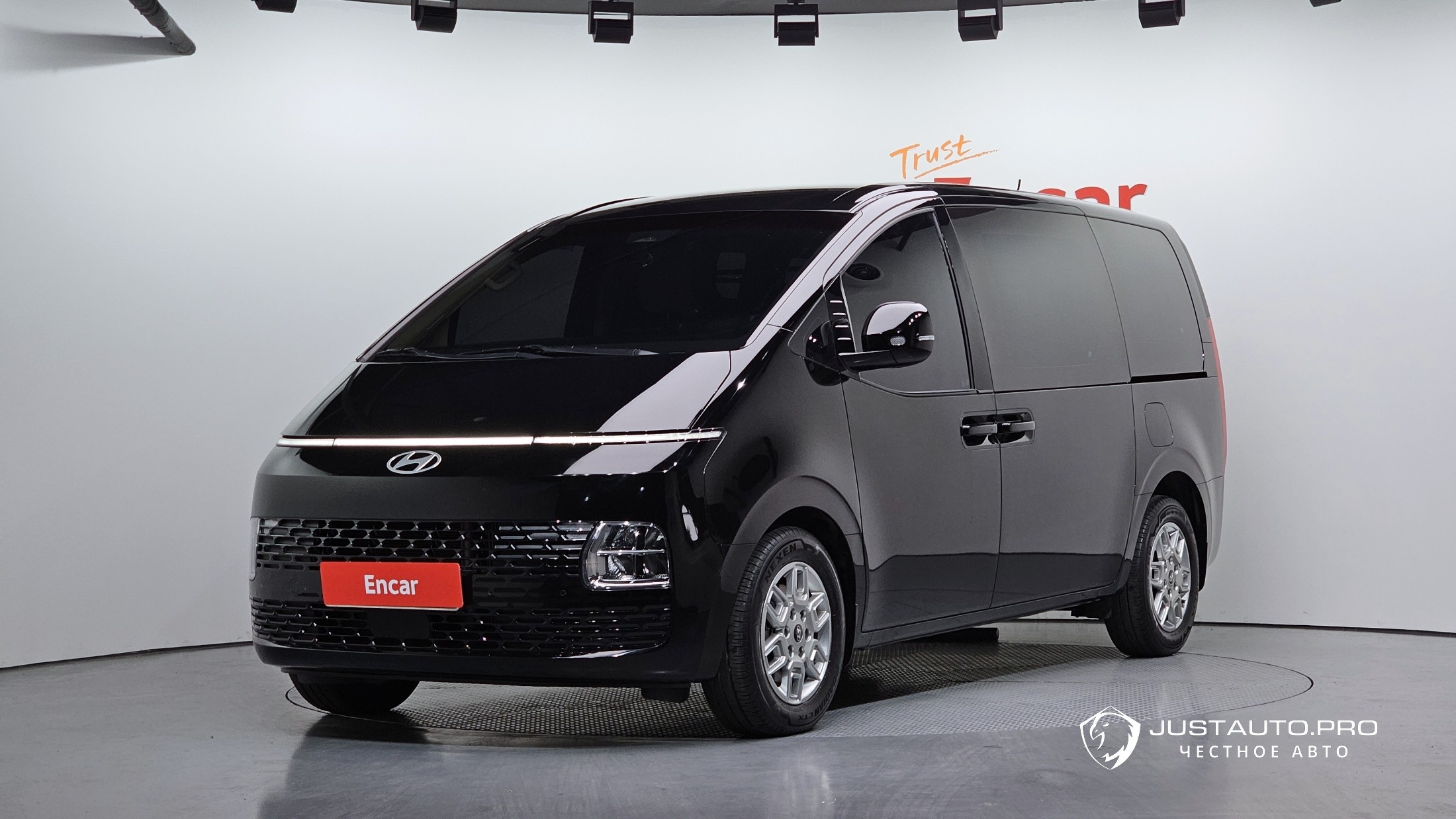 Автомобиль Hyundai Staria