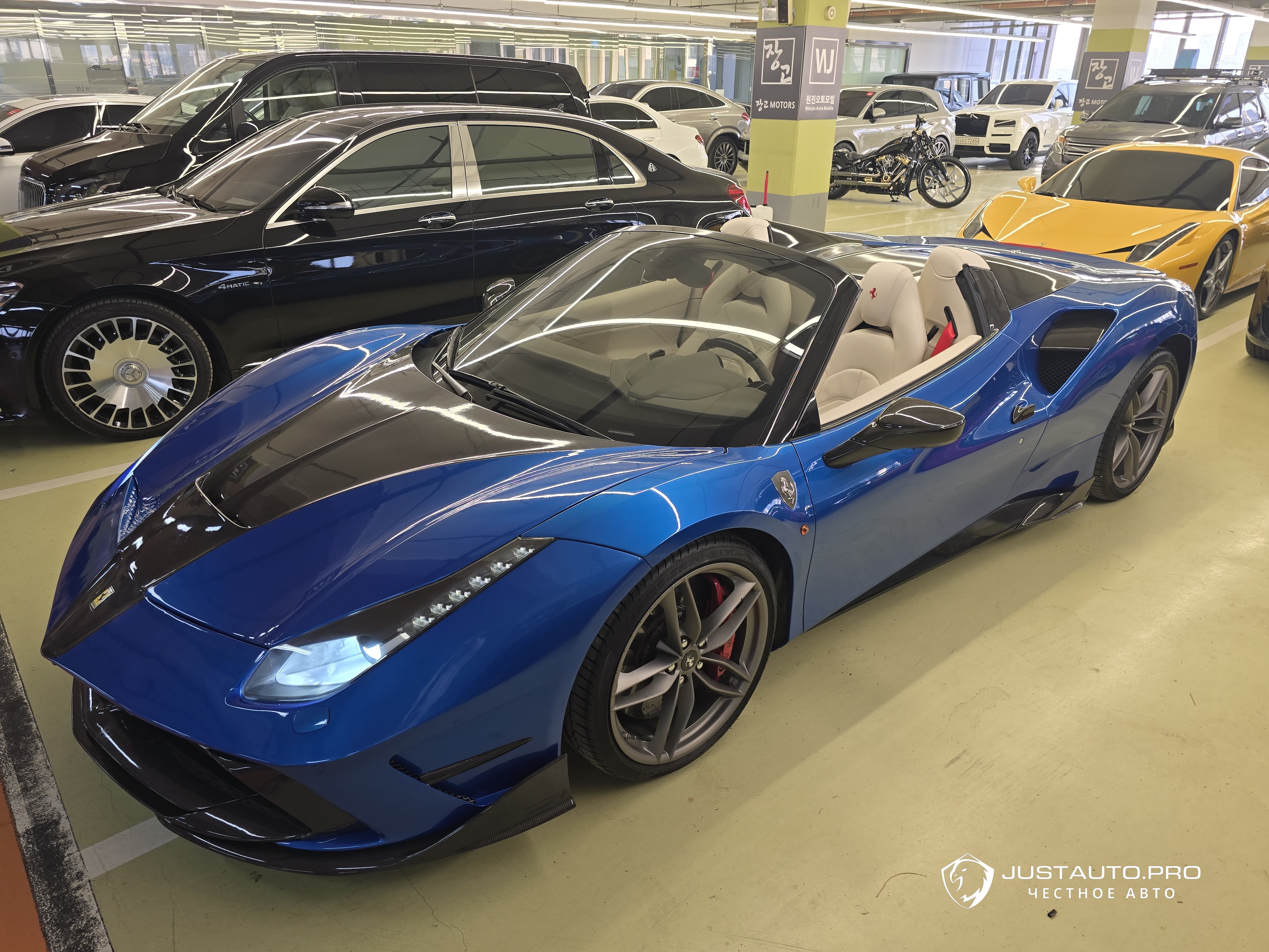 Автомобиль Ferrari 488
