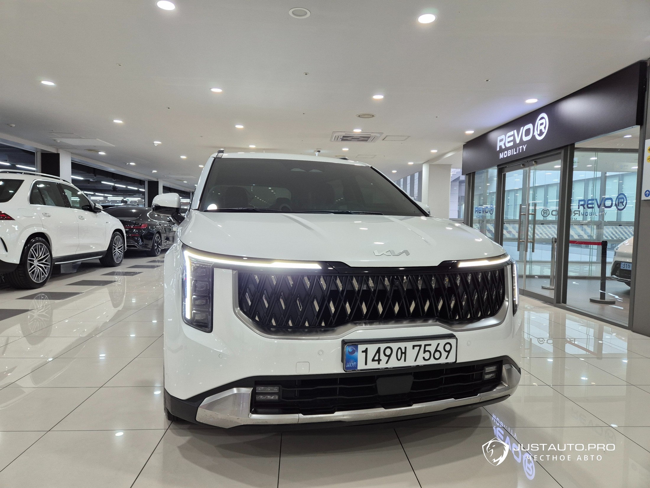 Автомобиль Kia Canival