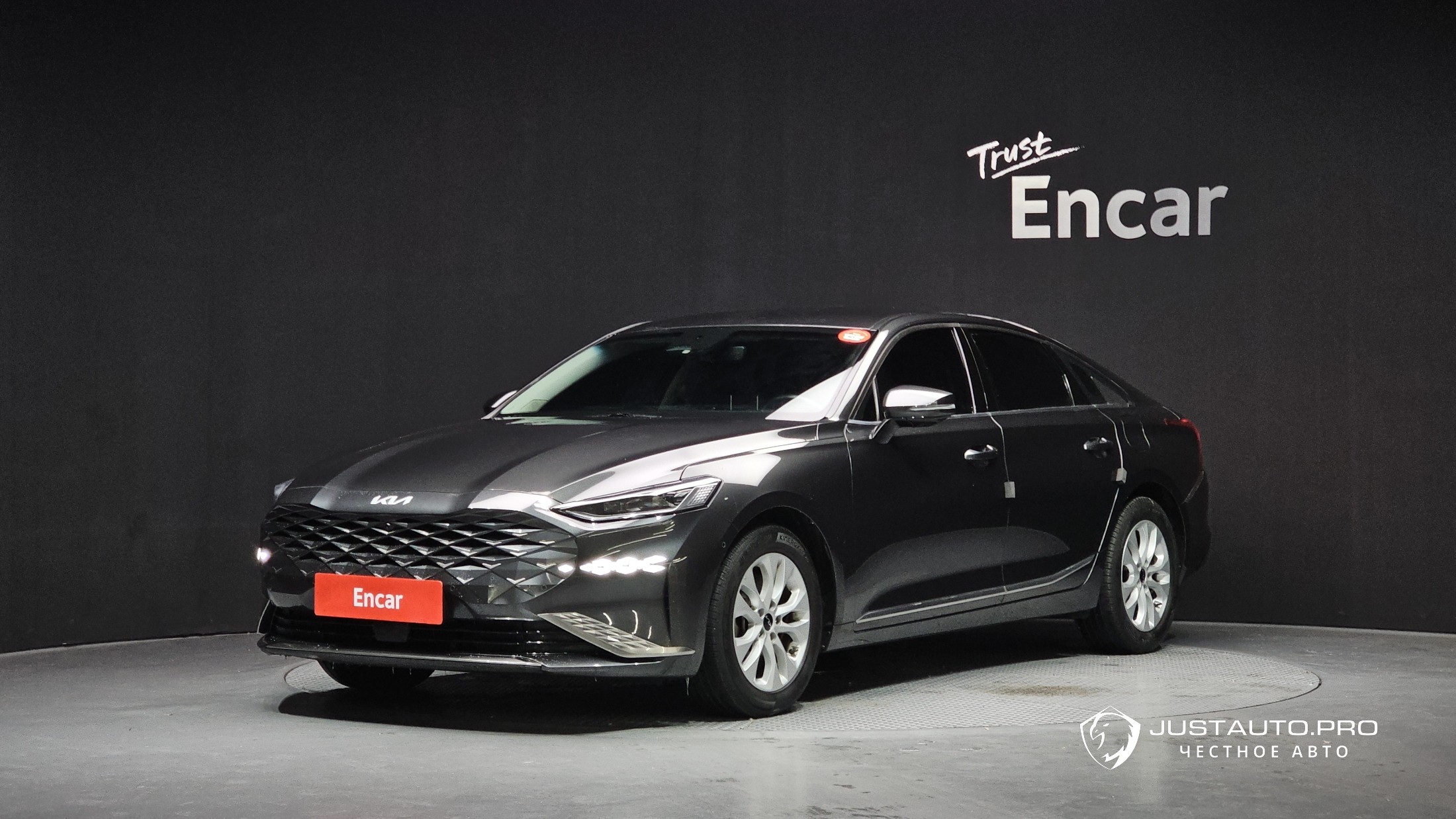 Автомобиль Kia K8