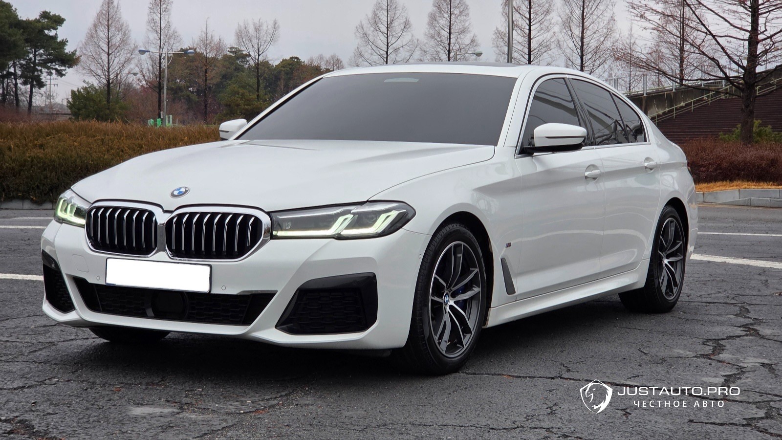 Автомобиль BMW 5-Series