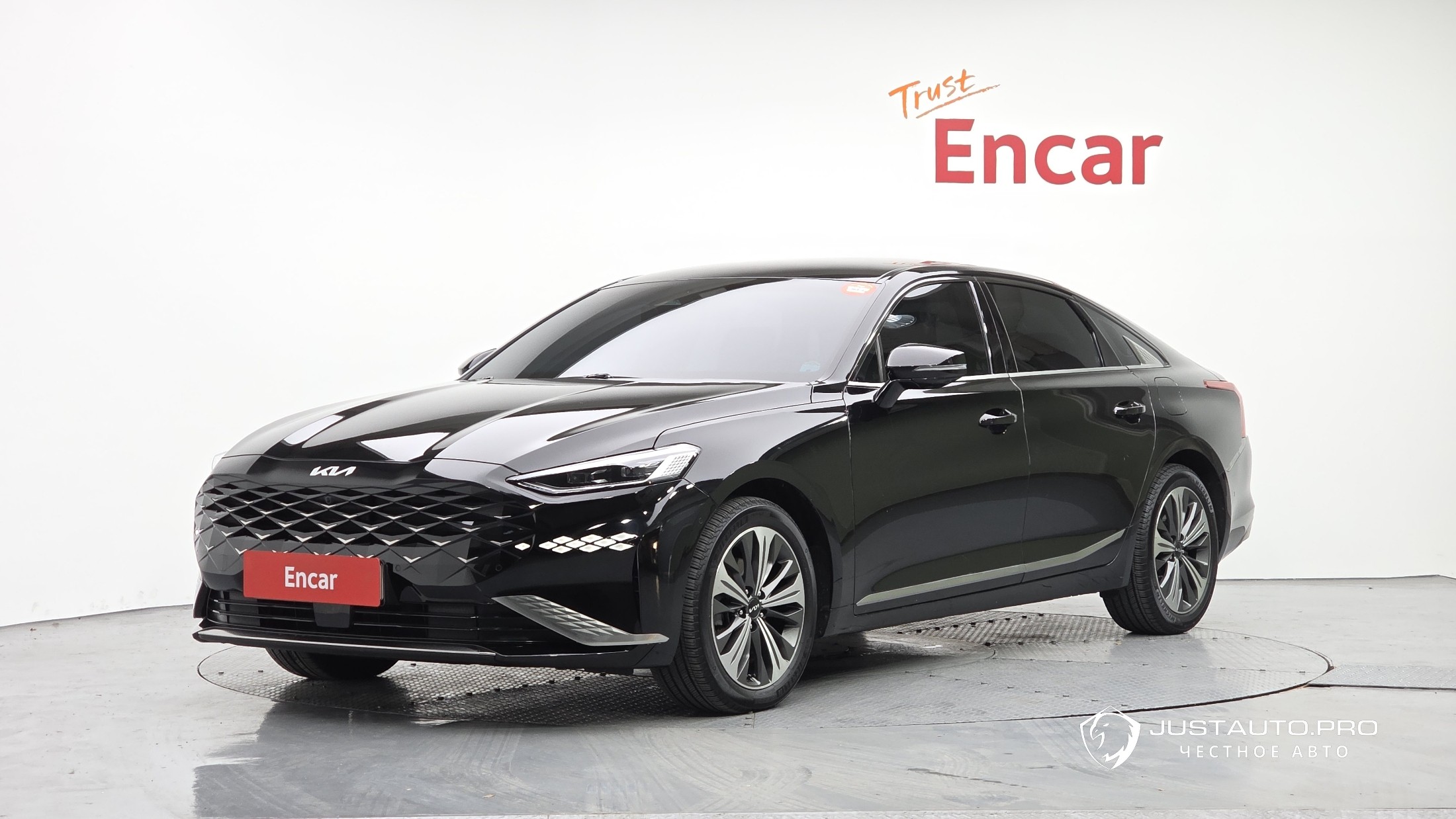 Автомобиль Kia K8