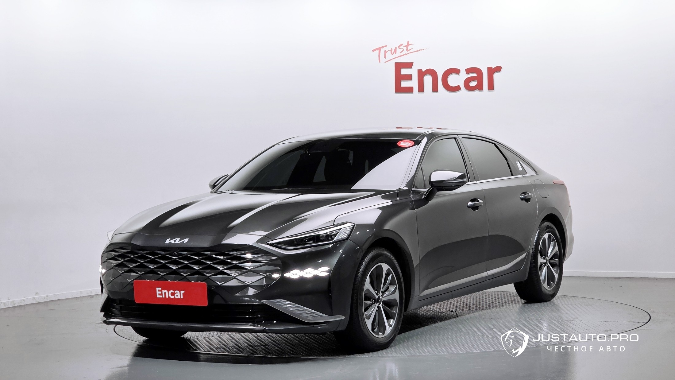 Автомобиль Kia K8