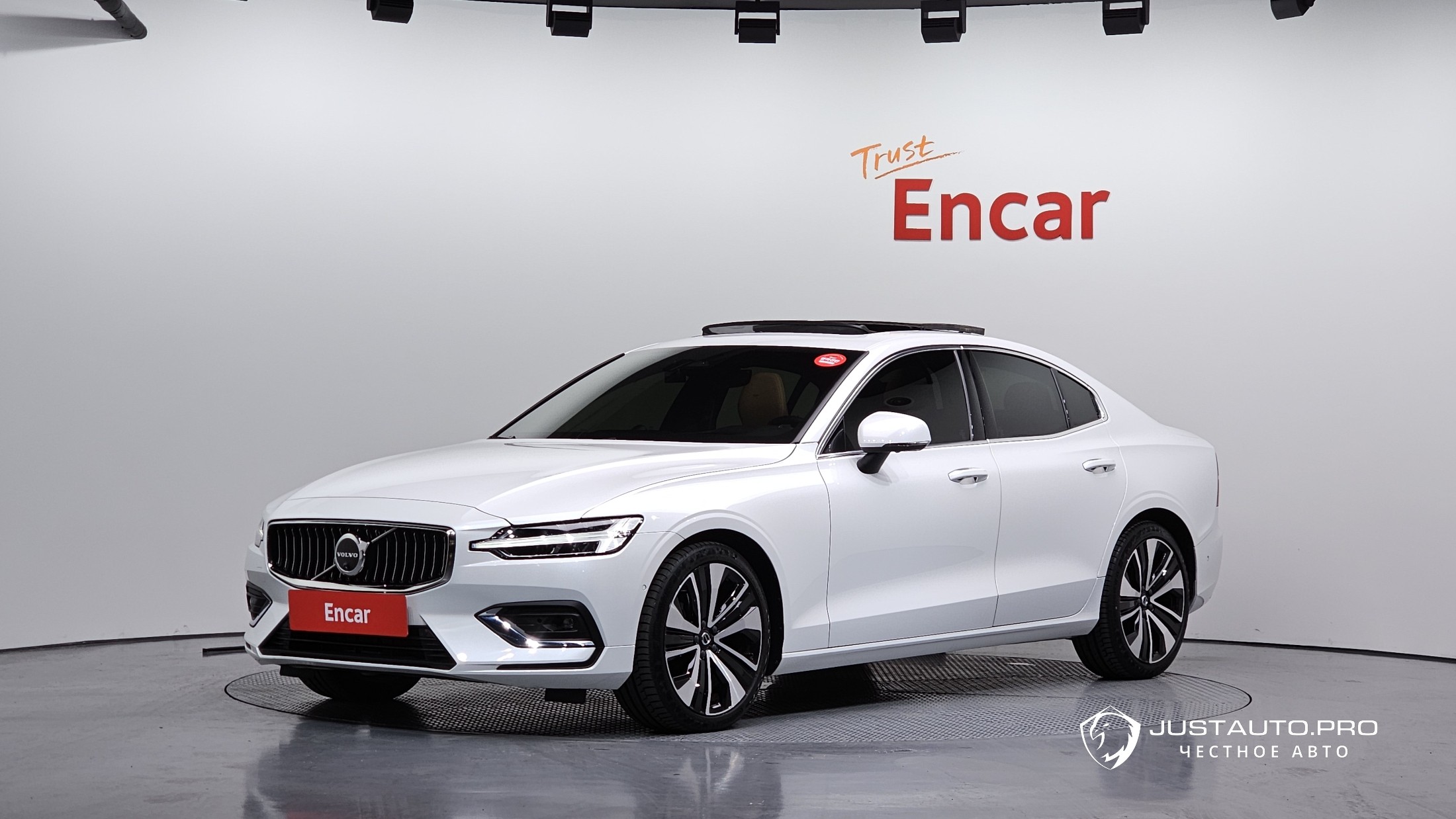 Автомобиль Volvo S60