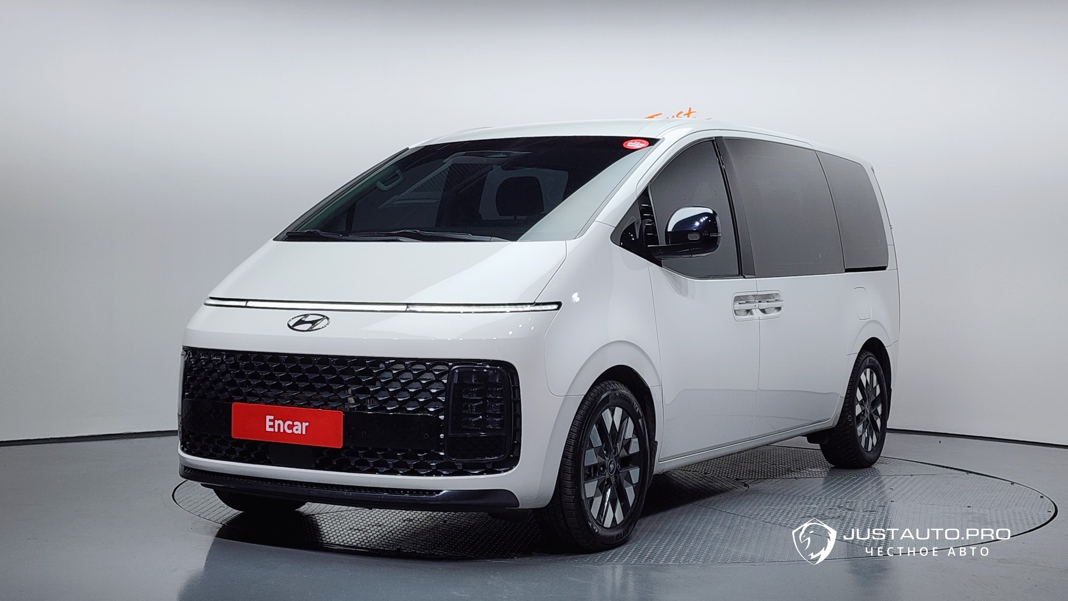 Автомобиль Hyundai Staria