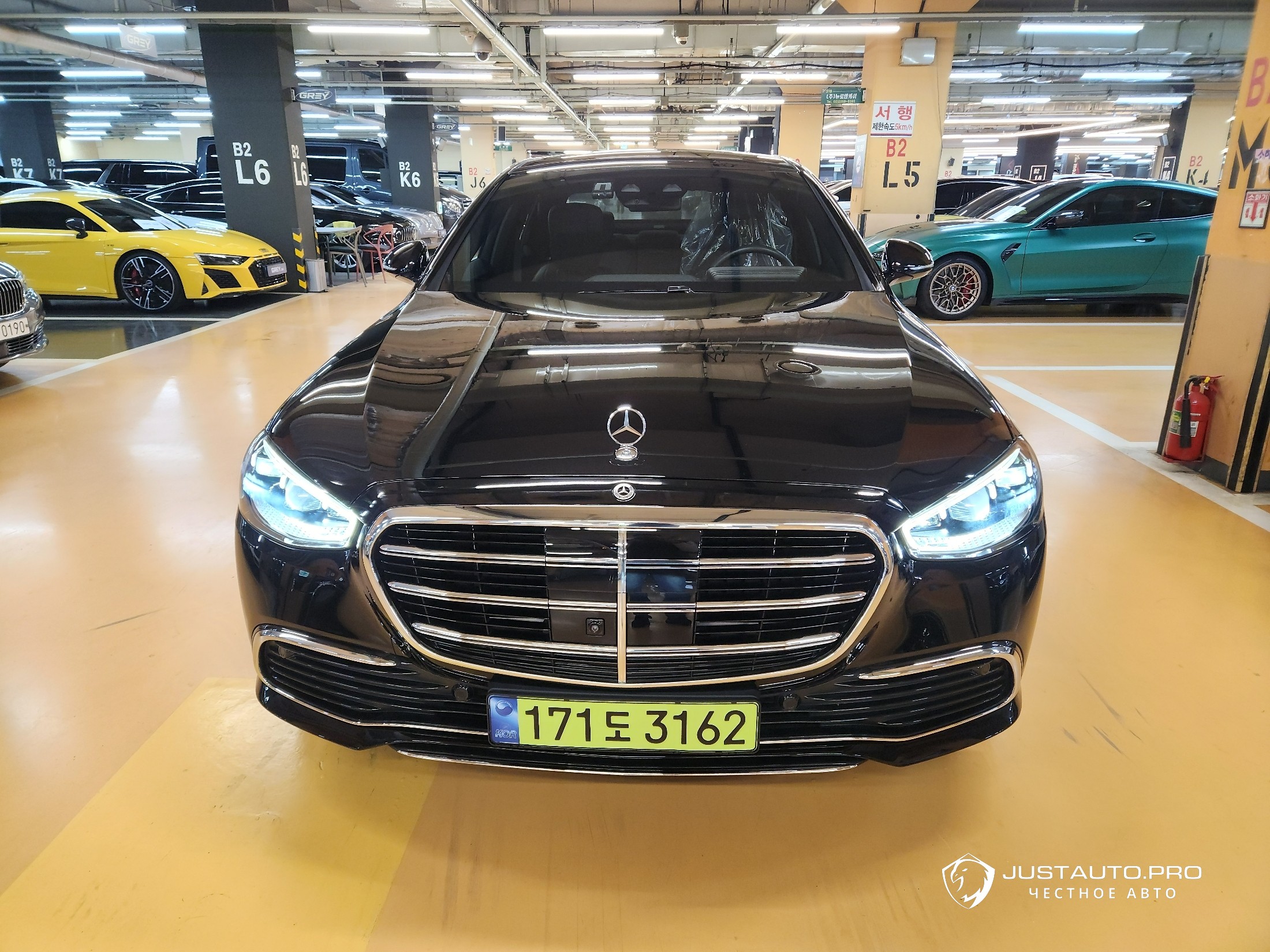 Автомобиль Mercedes-Benz S-Class