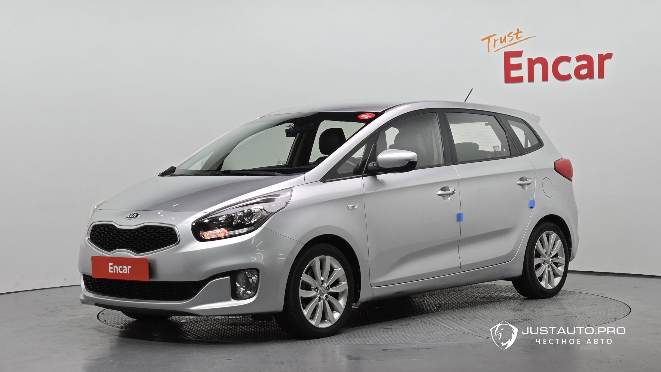 Автомобиль Kia Carens