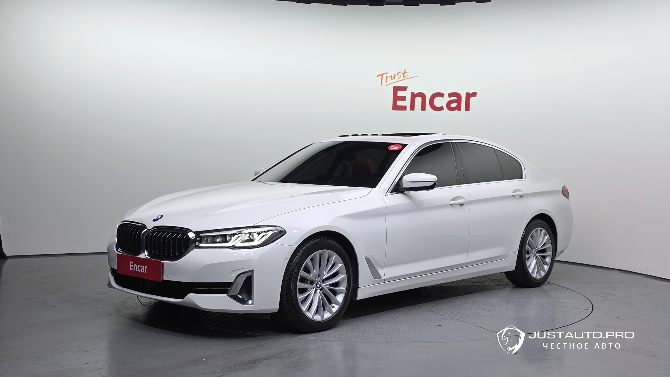 Автомобиль BMW 5-Series