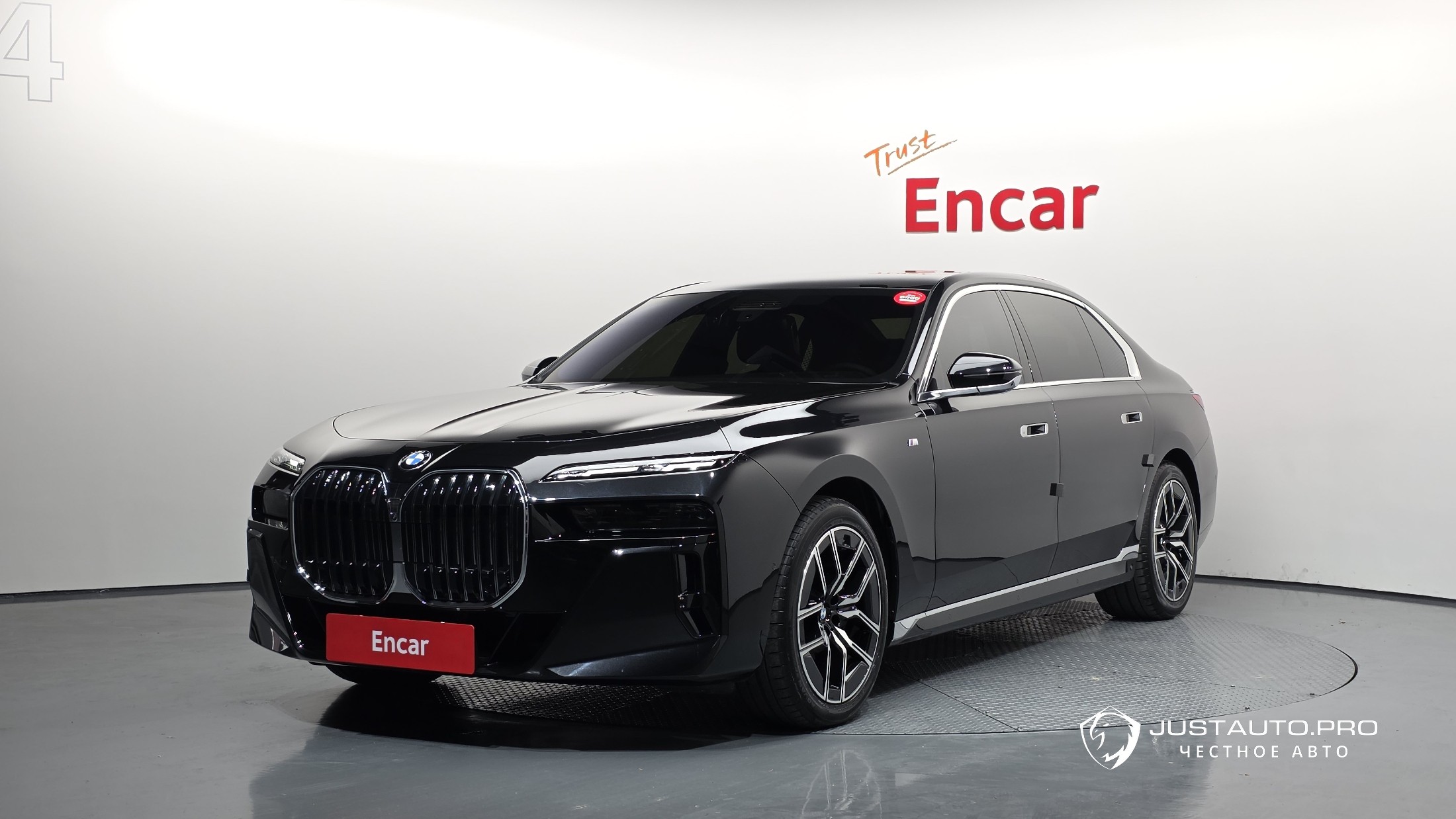 Автомобиль BMW 7-Series