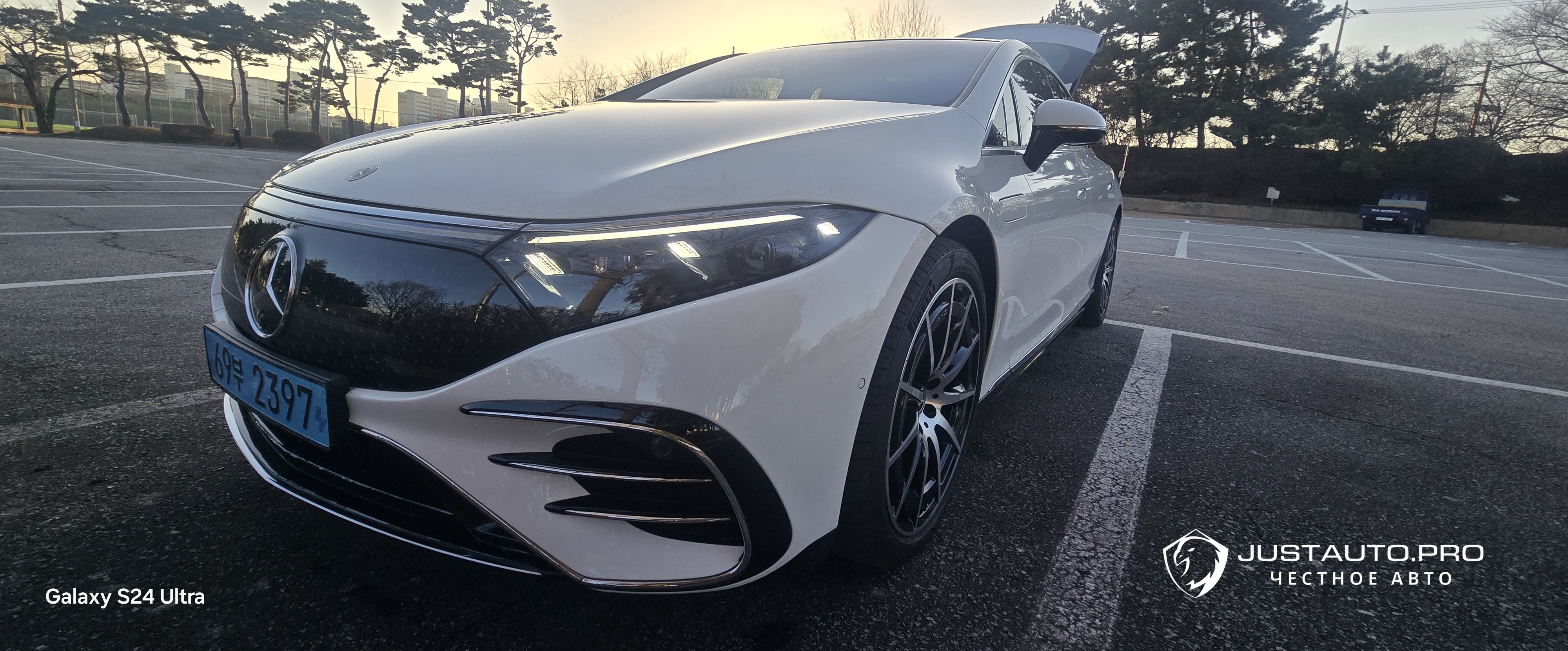 Автомобиль Mercedes-Benz EQS