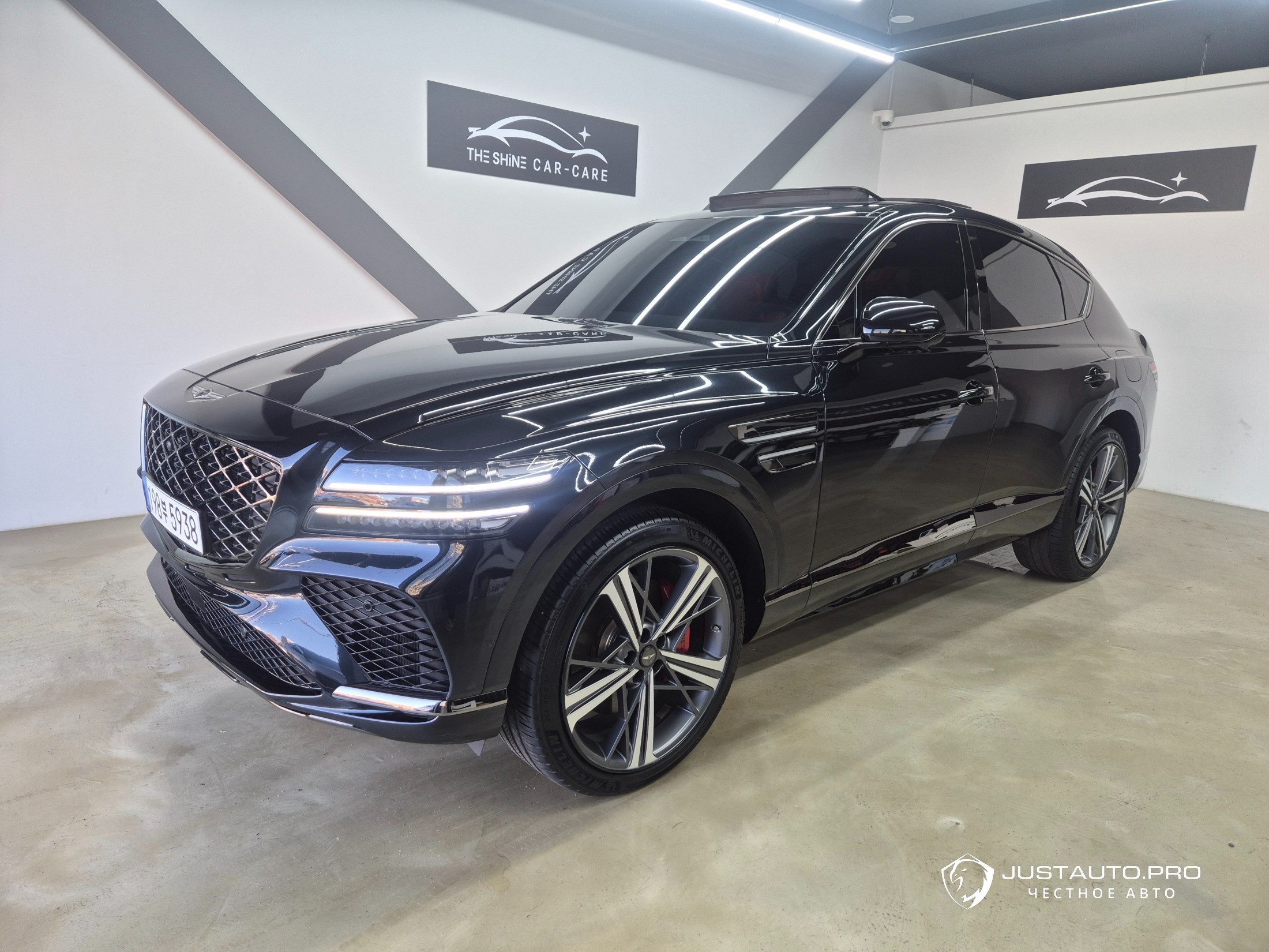Автомобиль Genesis GV80