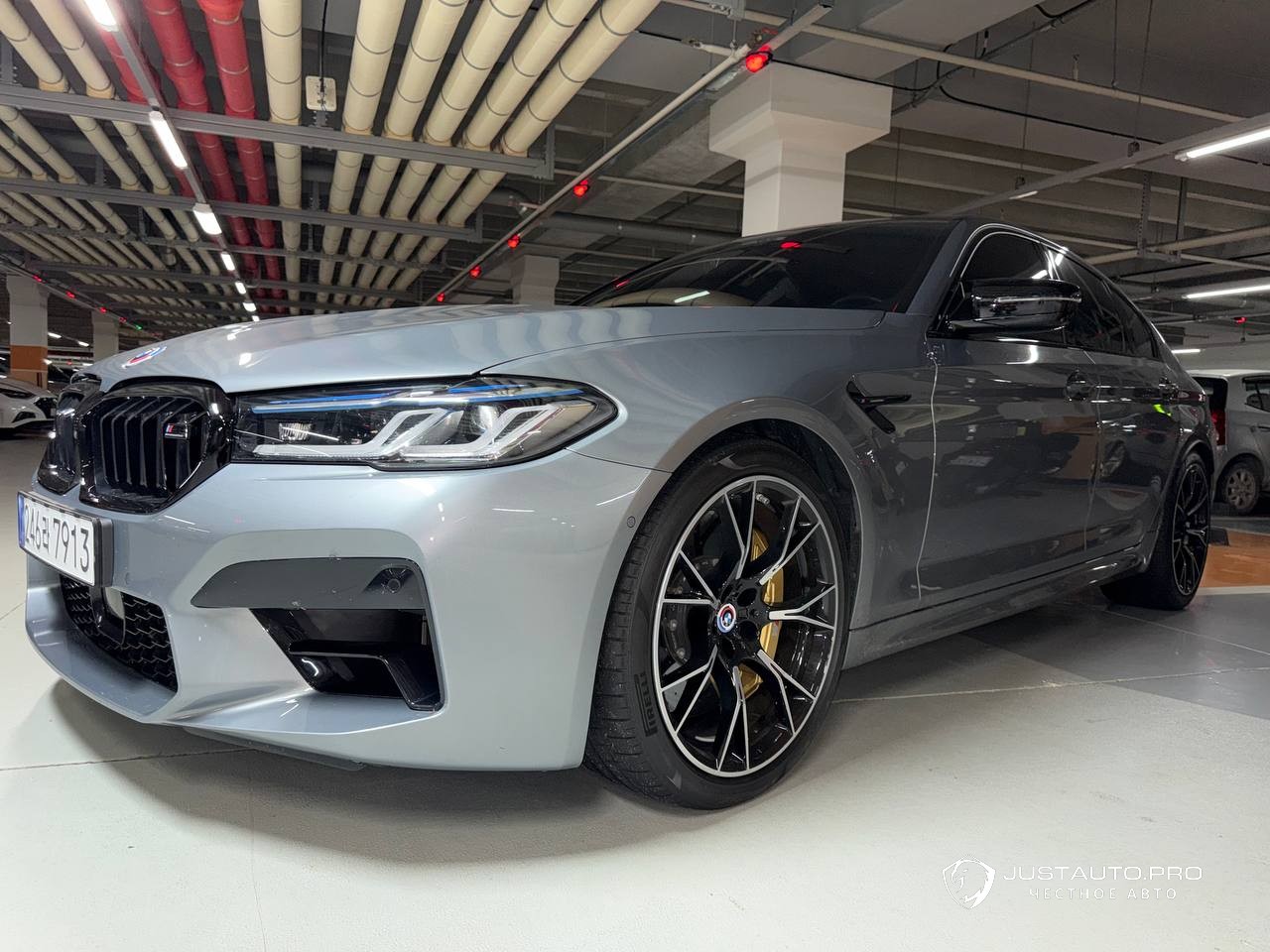 Автомобиль BMW M5