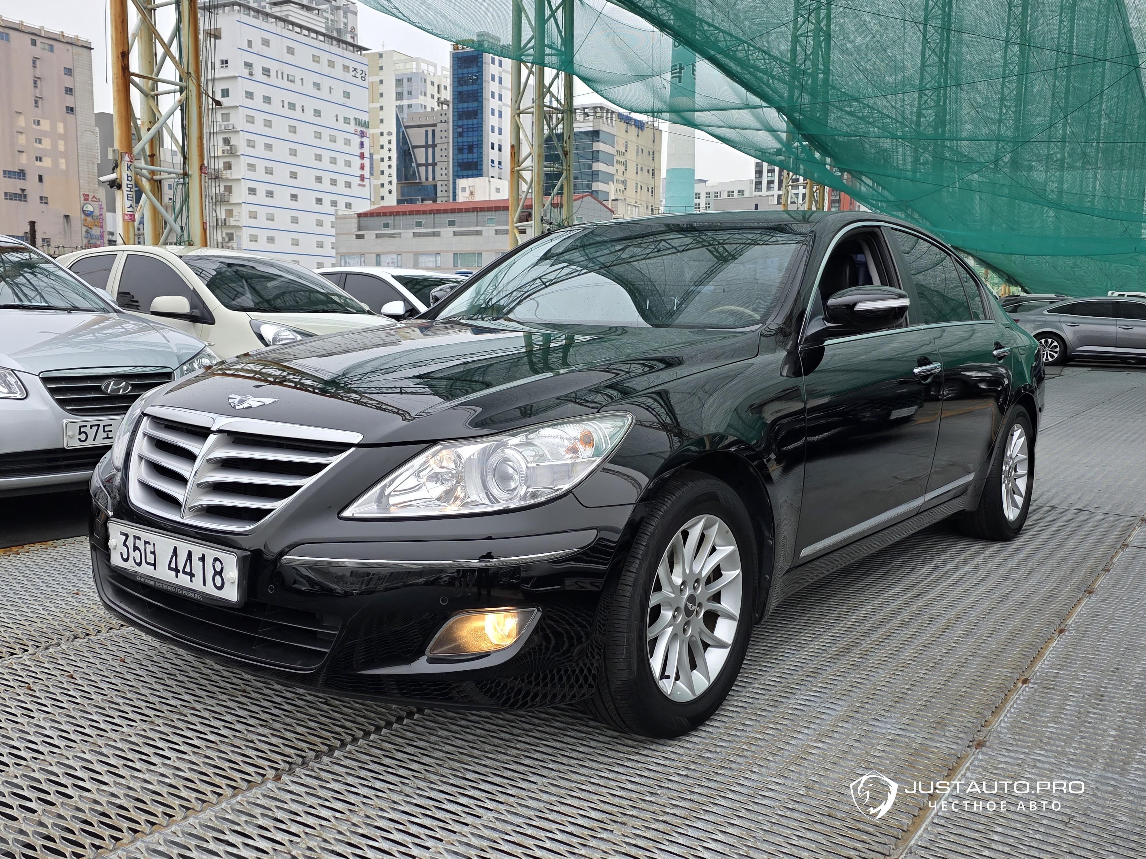 Автомобиль Hyundai Genesis