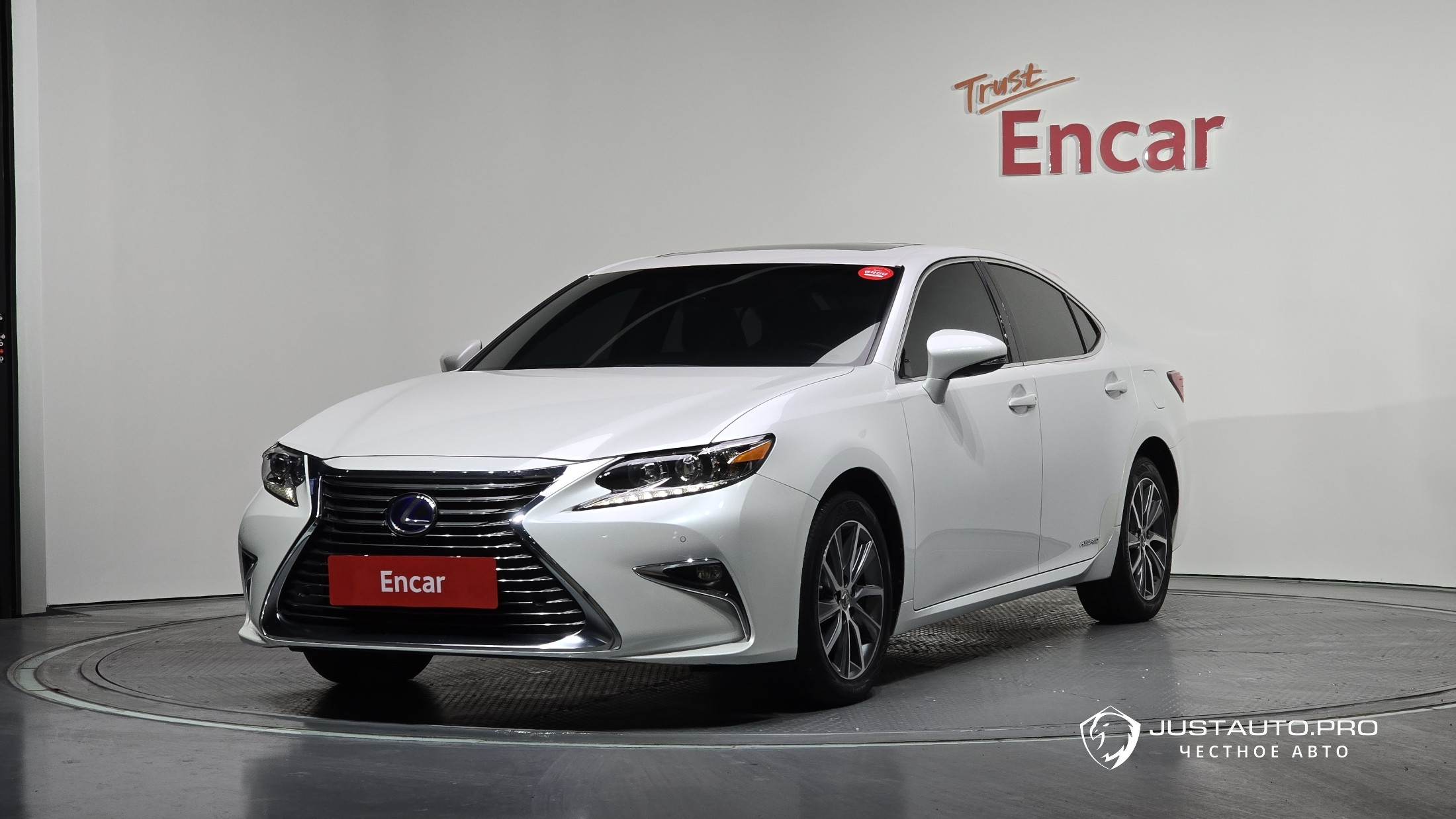 Автомобиль Lexus ES