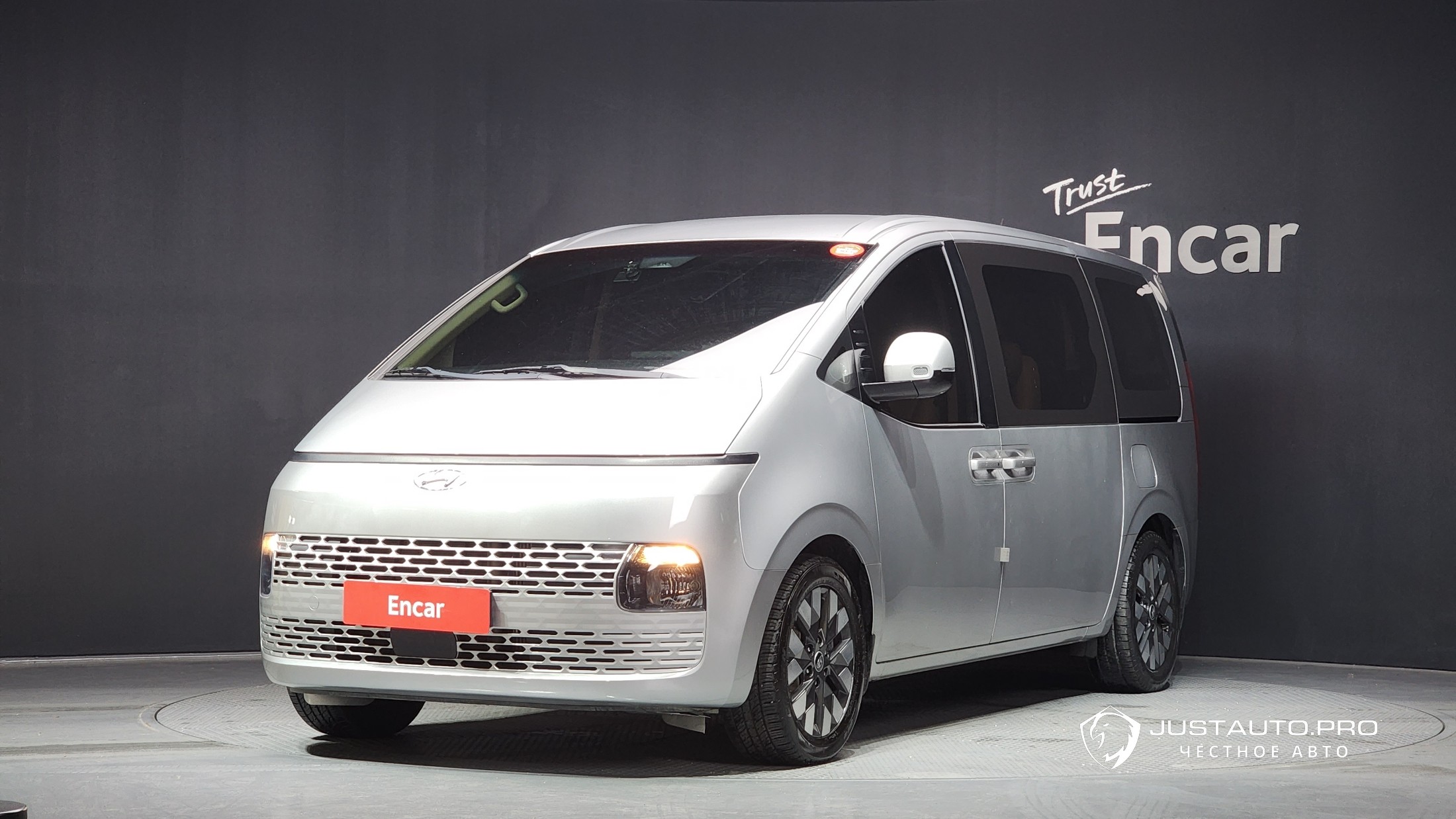 Автомобиль Hyundai Staria