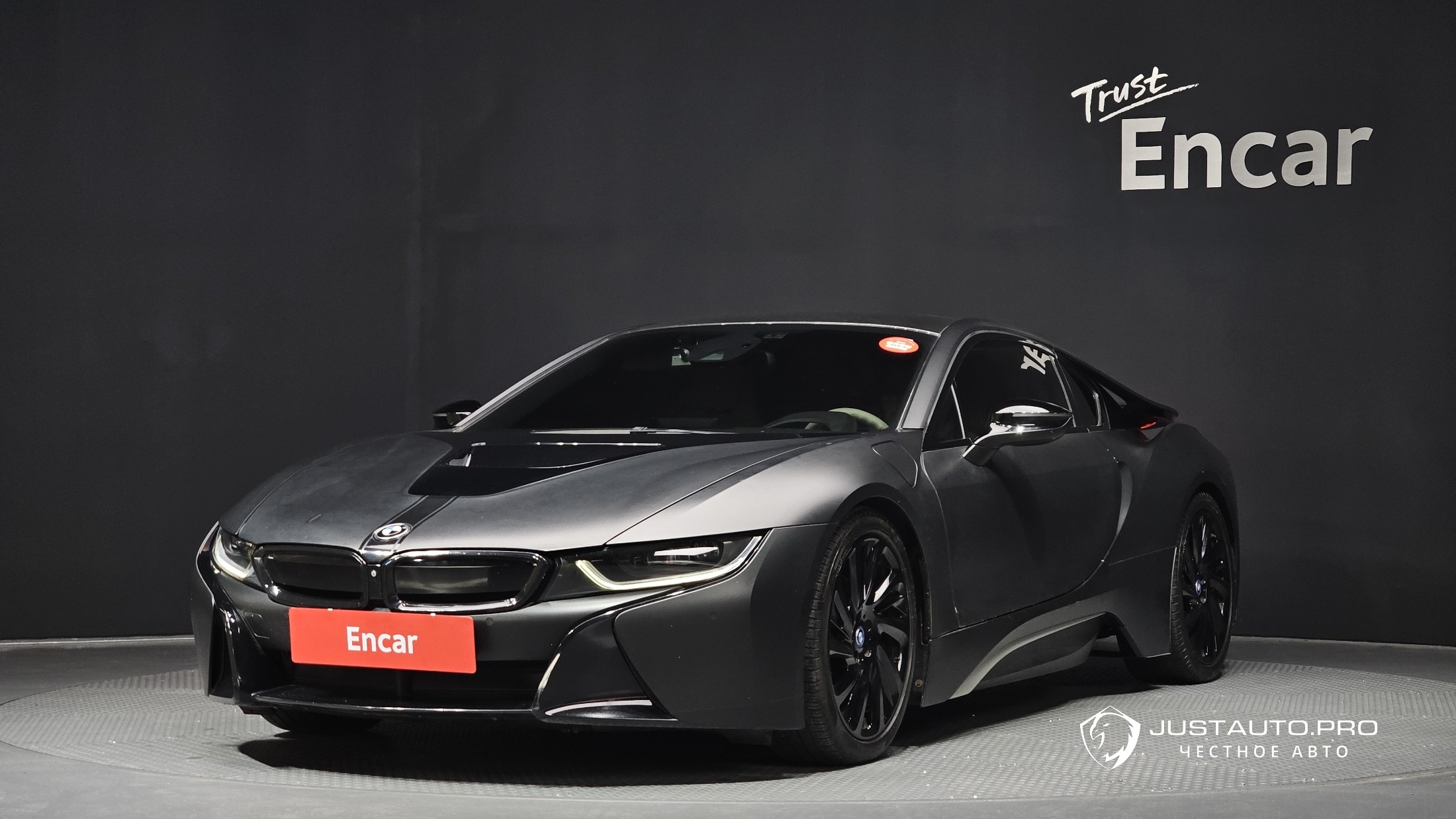 Автомобиль BMW i8