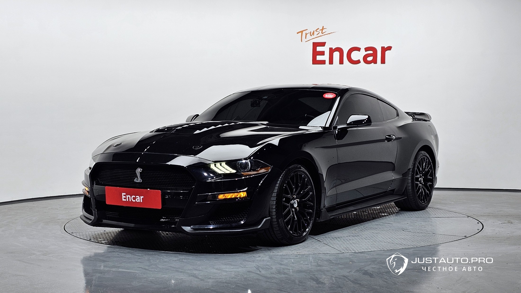 Автомобиль Ford Mustang