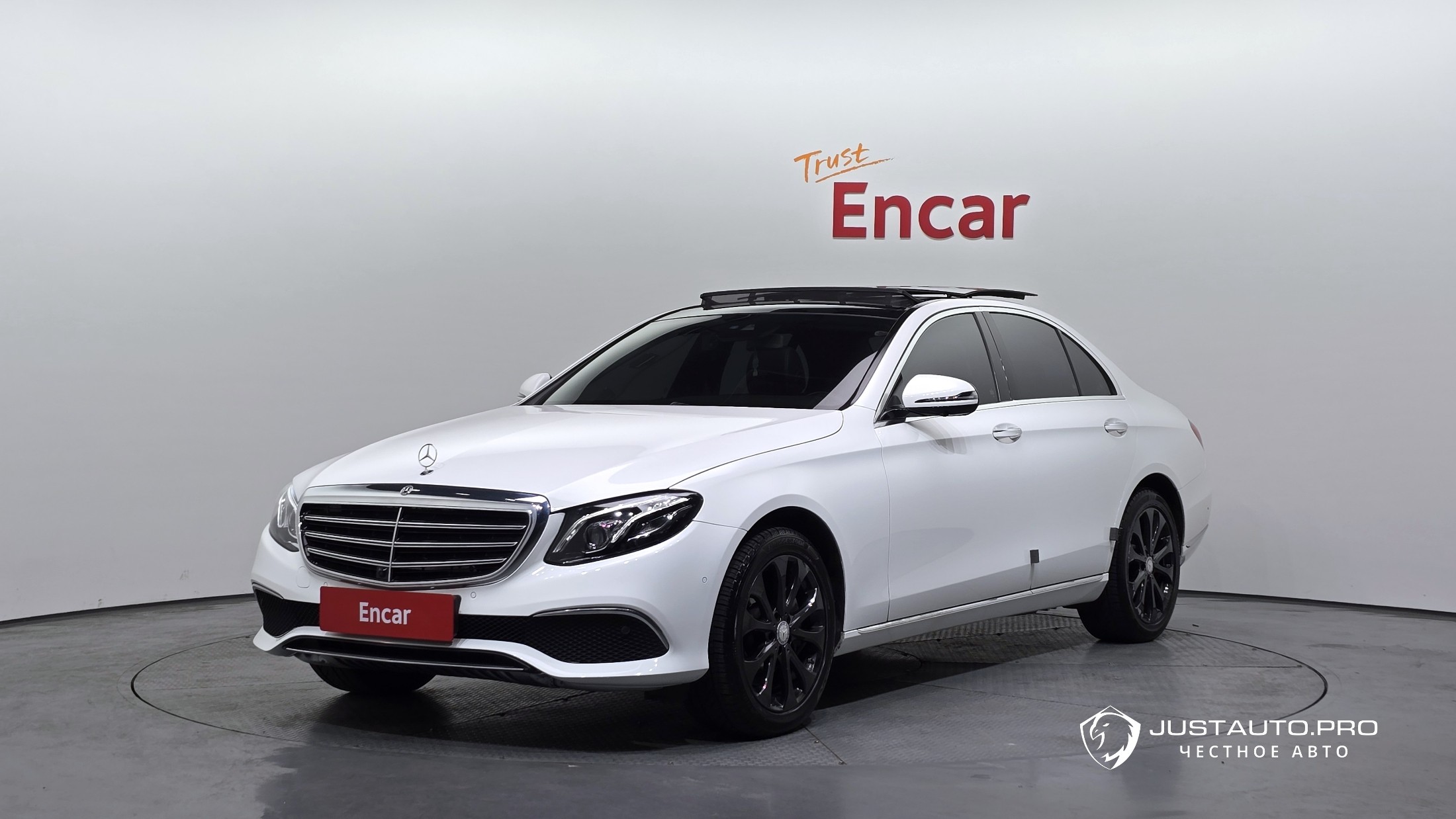 Автомобиль Mercedes-Benz E-Class