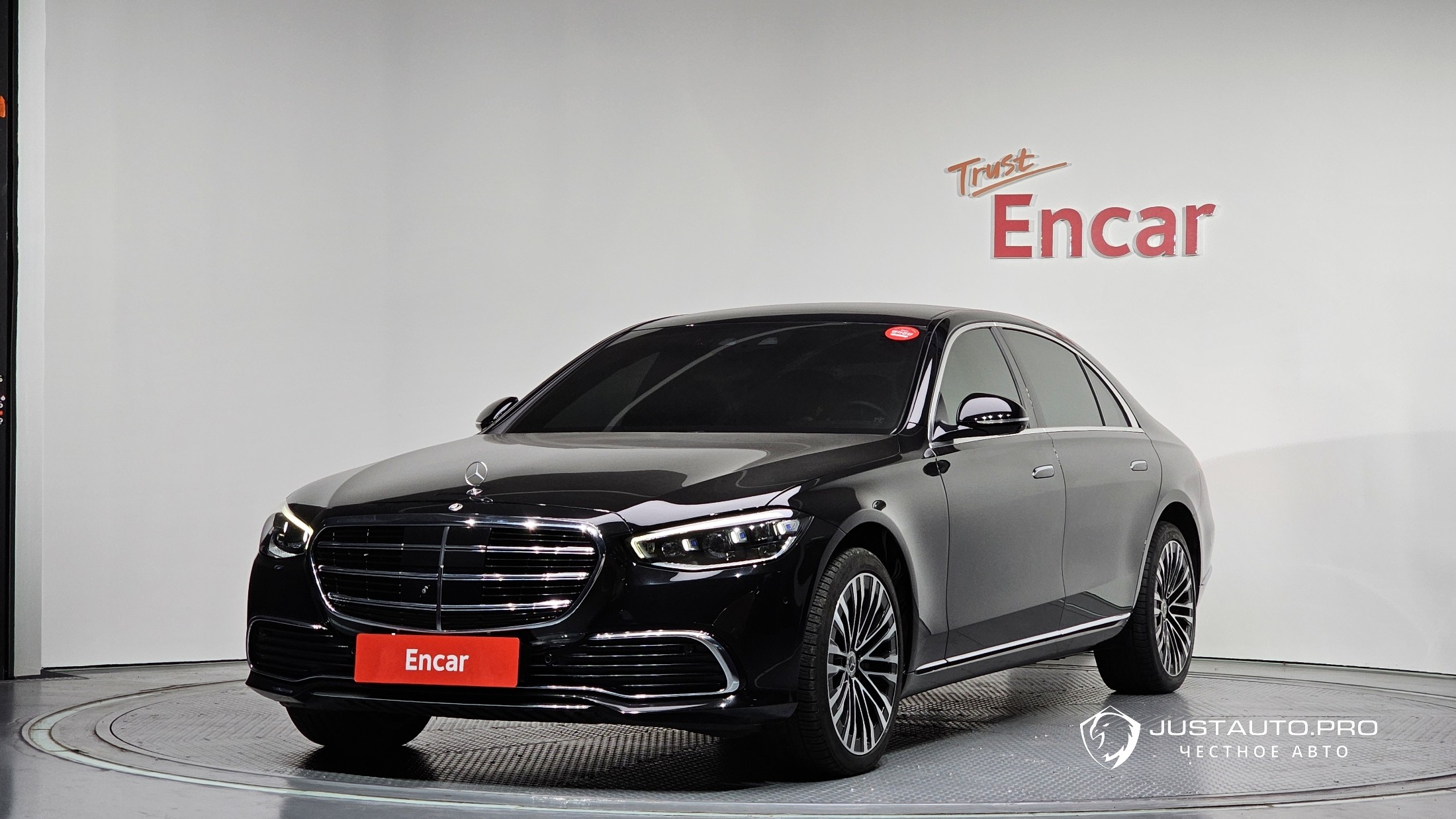 Автомобиль Mercedes-Benz S-Class