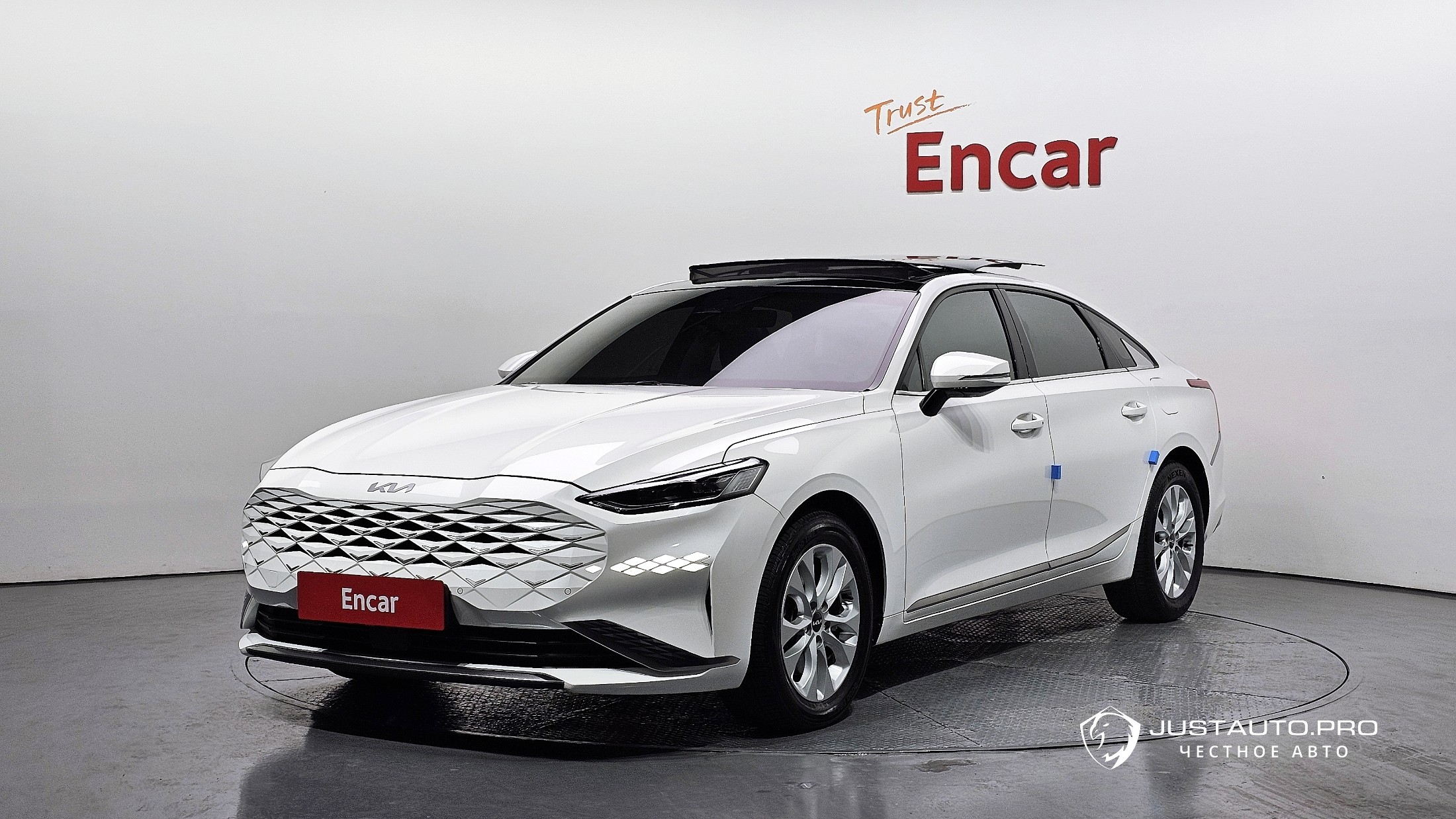 Автомобиль Kia K8