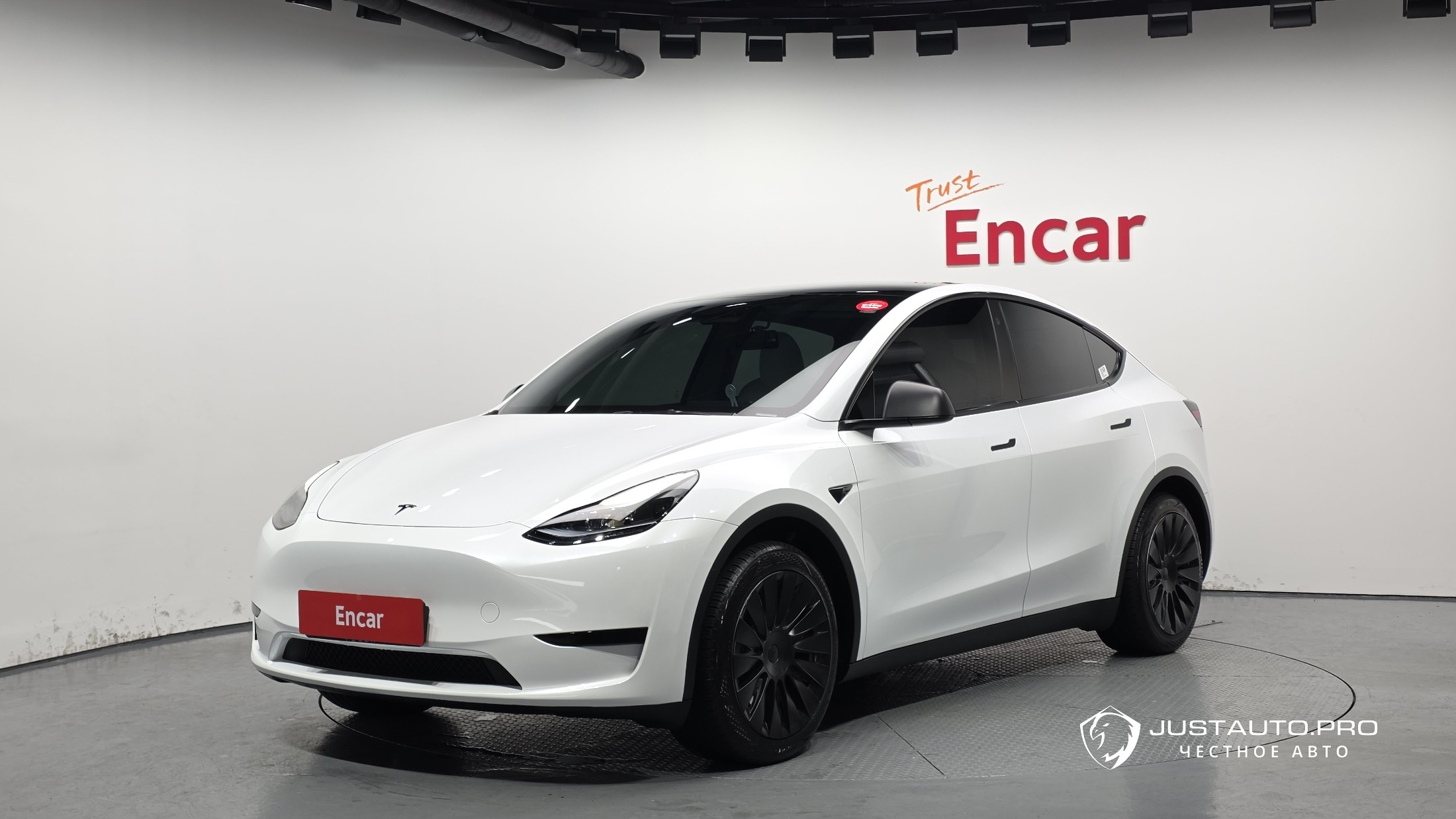 Автомобиль Tesla Model Y