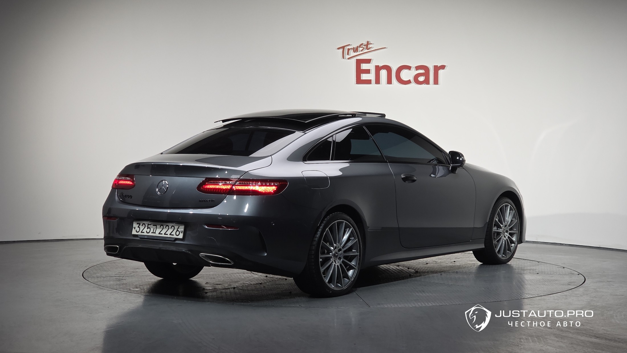 Автомобиль Mercedes-Benz E-Class