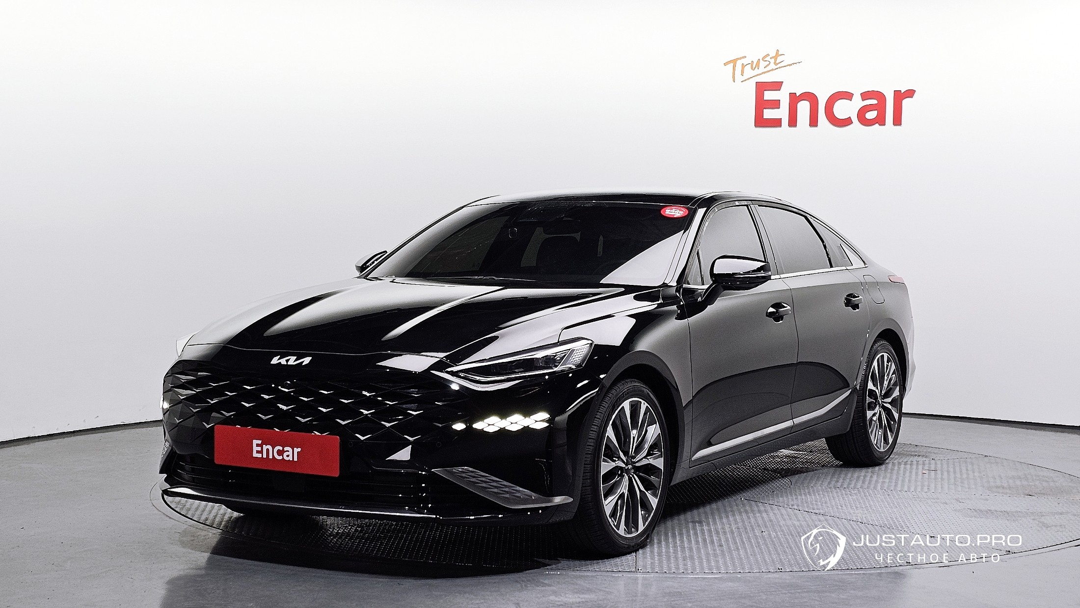 Автомобиль Kia K8