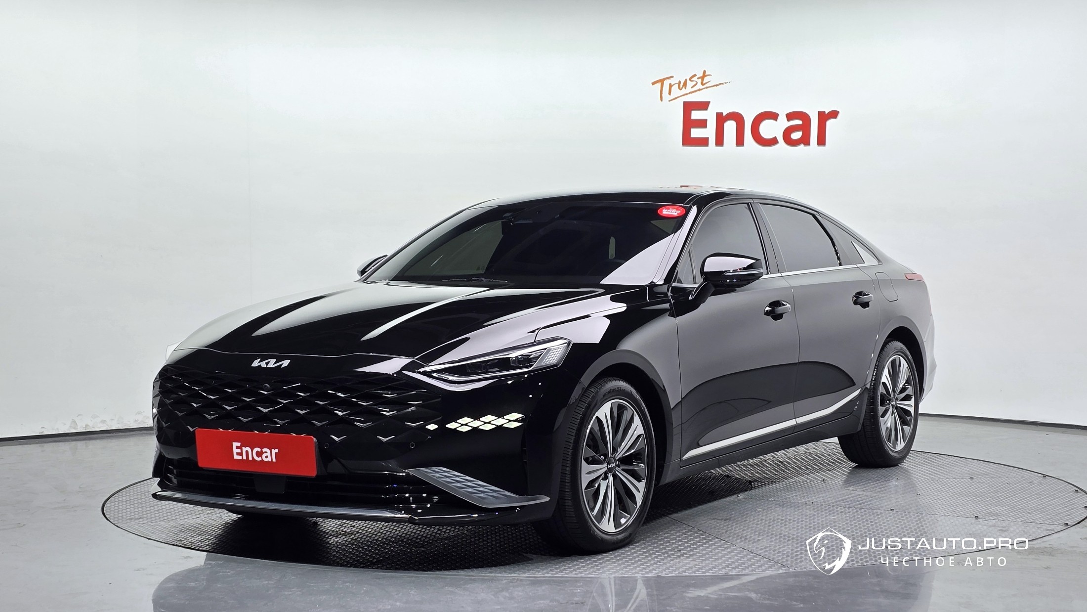 Автомобиль Kia K8