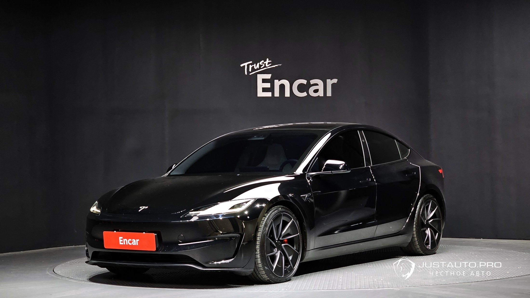 Автомобиль Tesla Model 3