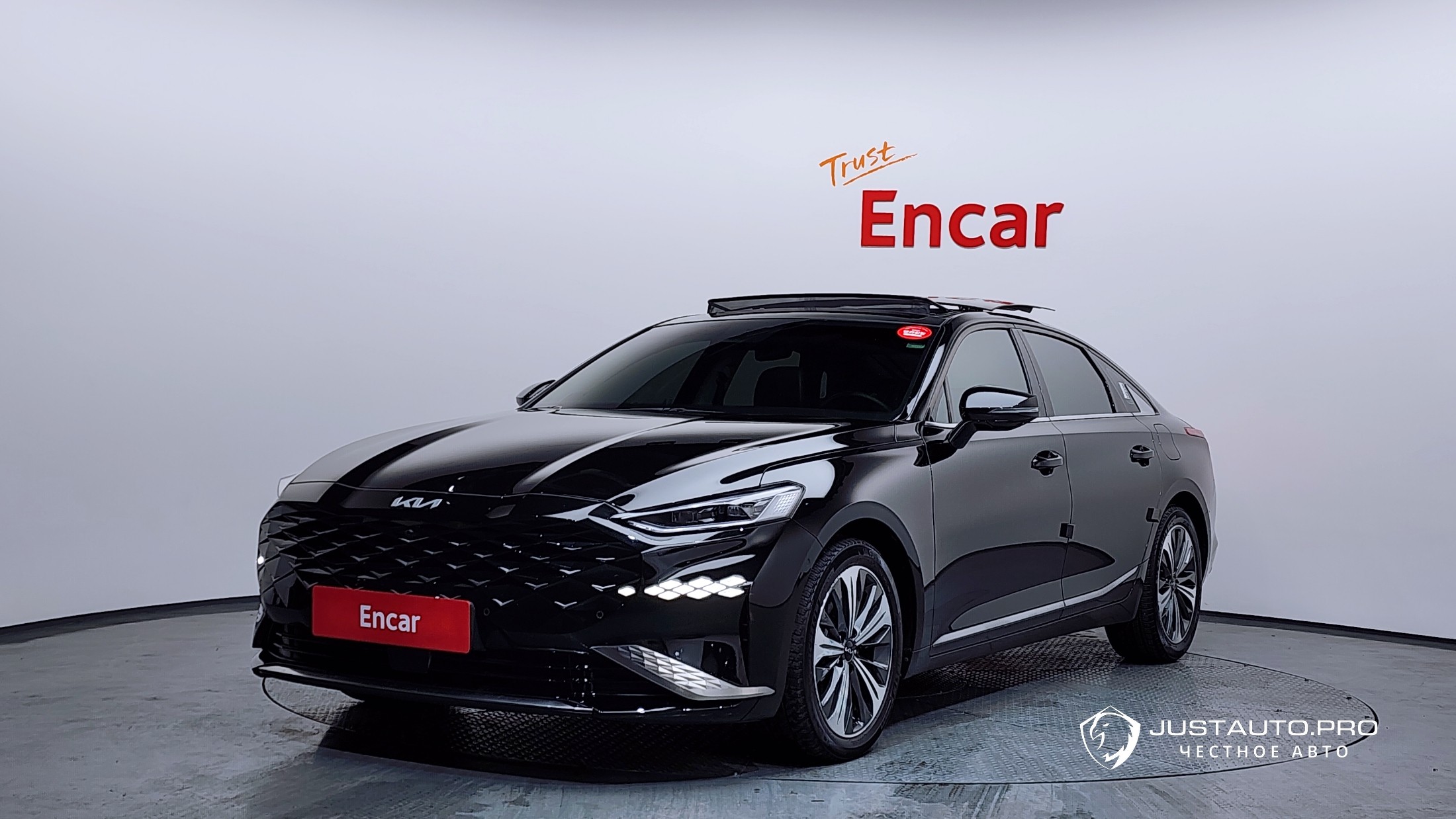 Автомобиль Kia K8