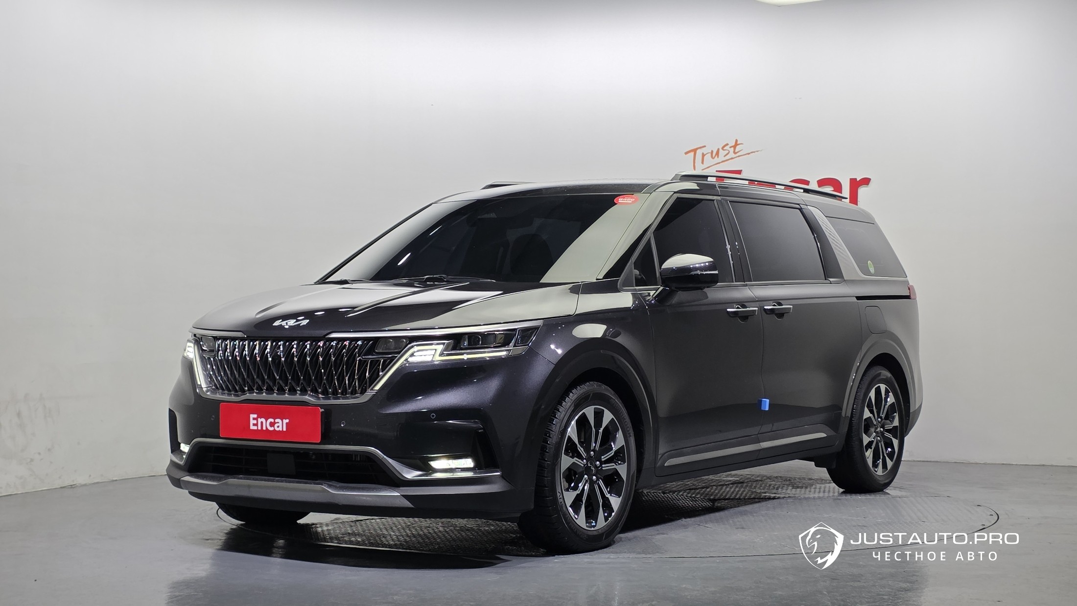 Автомобиль Kia Canival