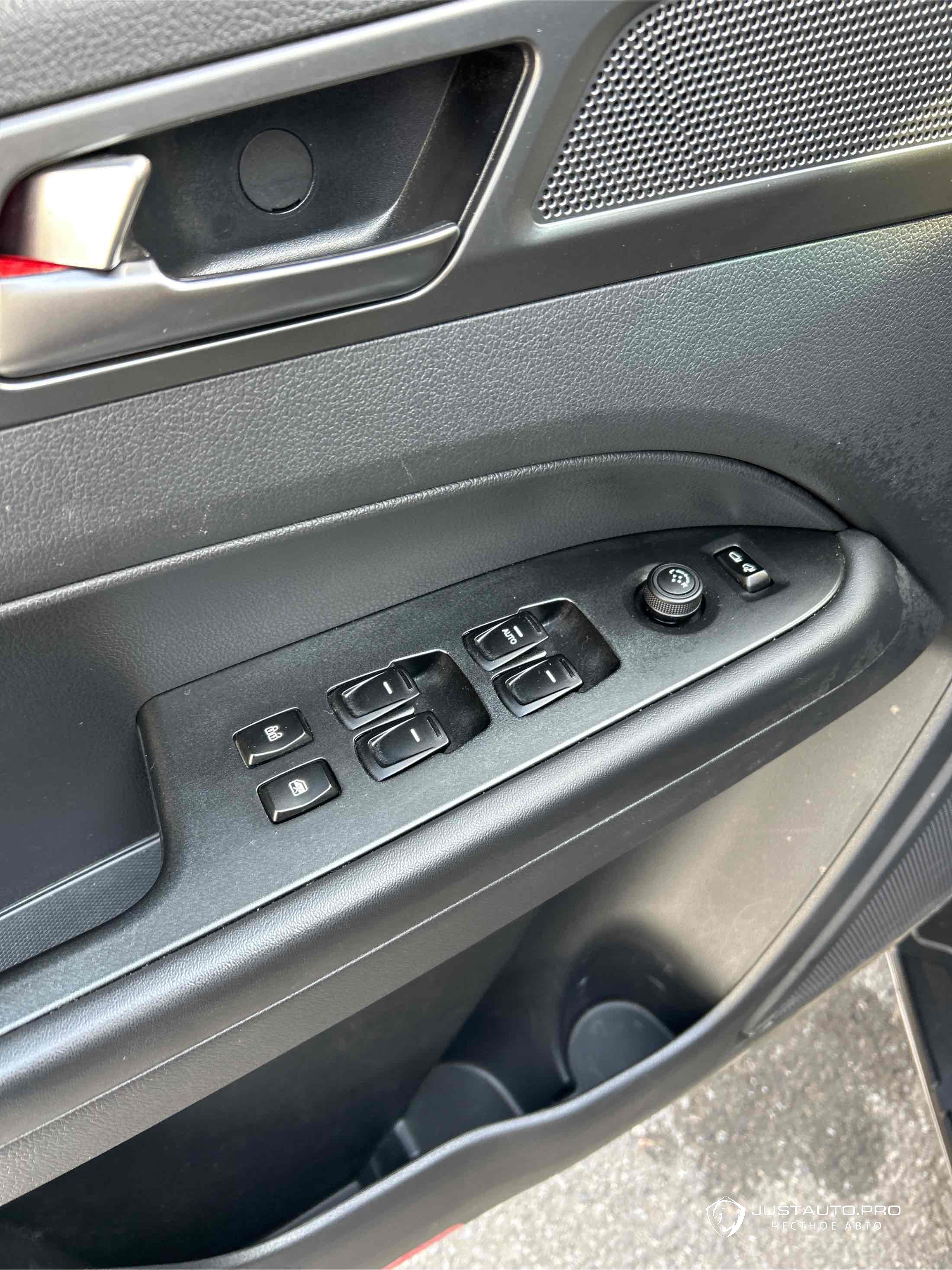 Автомобиль KG_Mobility_Ssangyong Rexton