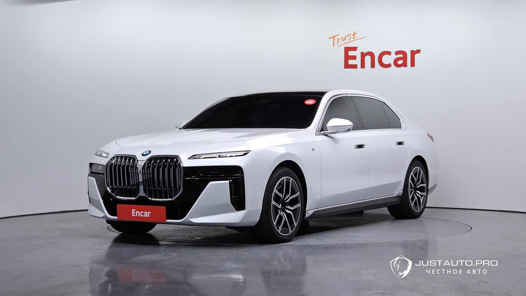 Автомобиль BMW 7-Series