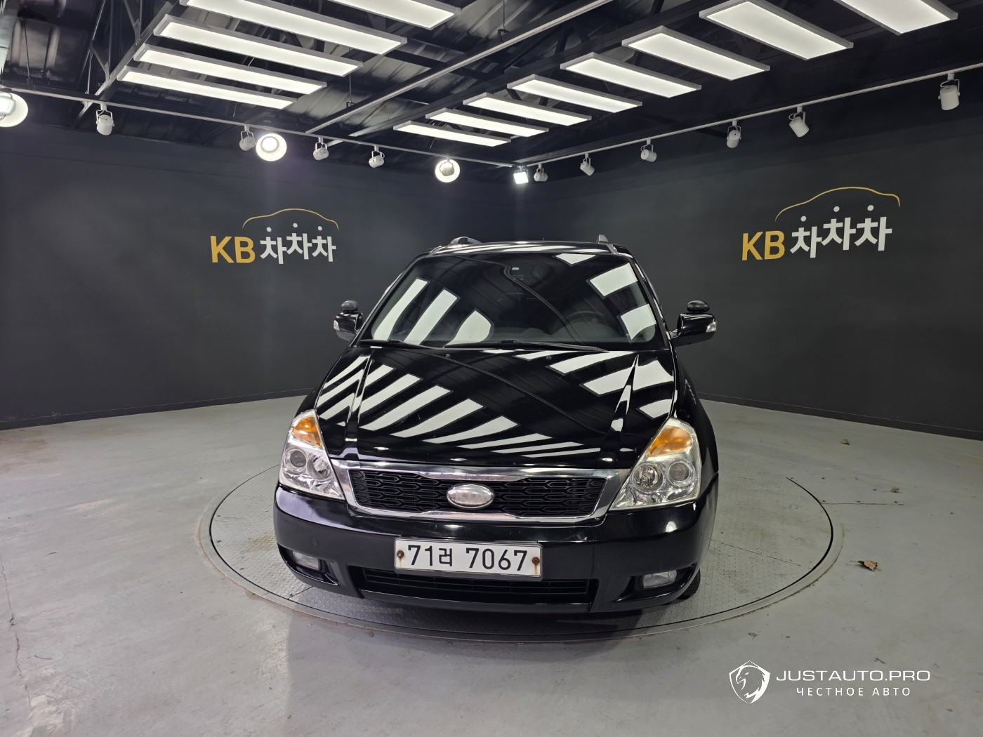 Автомобиль Kia Canival