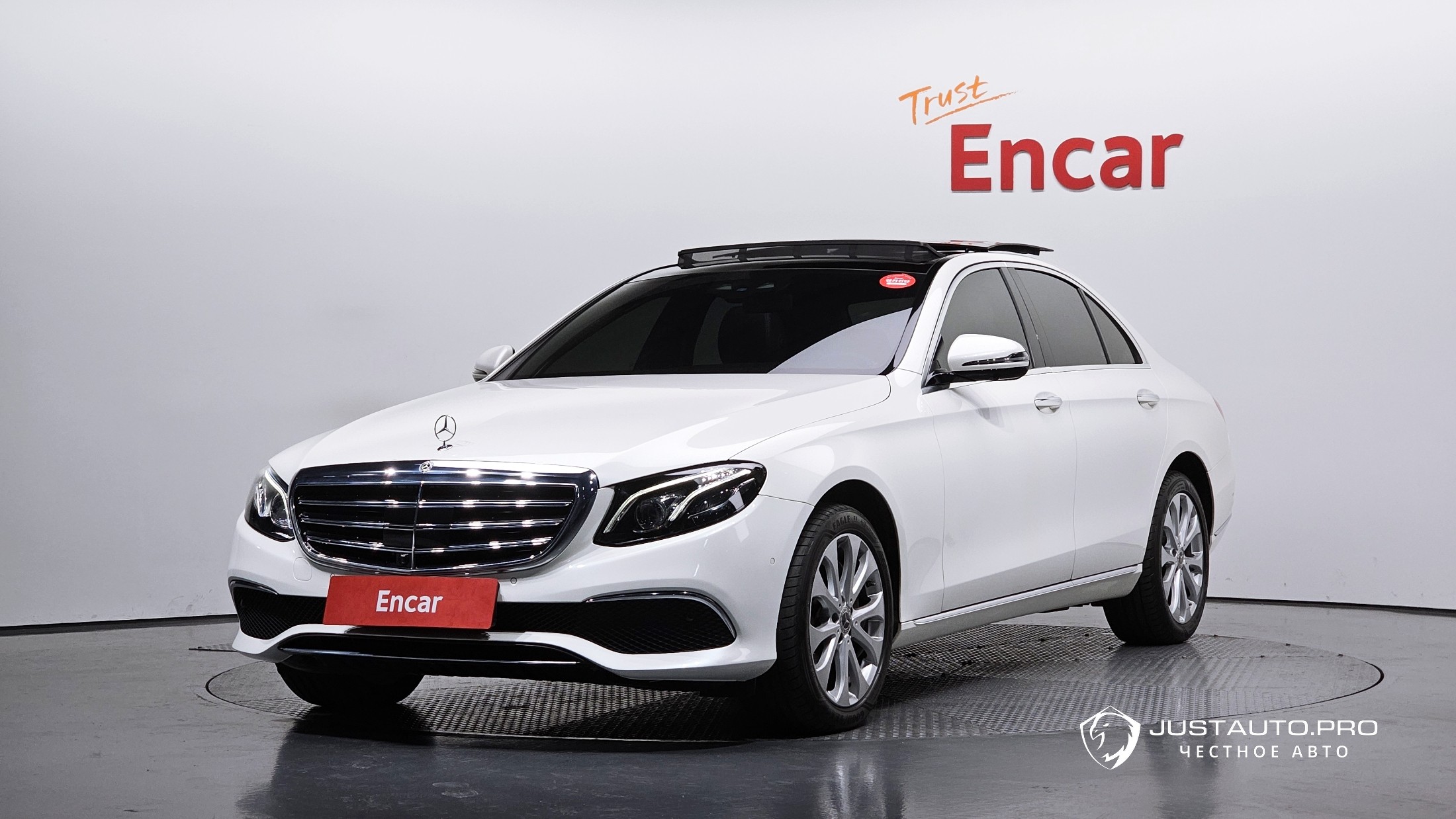 Автомобиль Mercedes-Benz E-Class