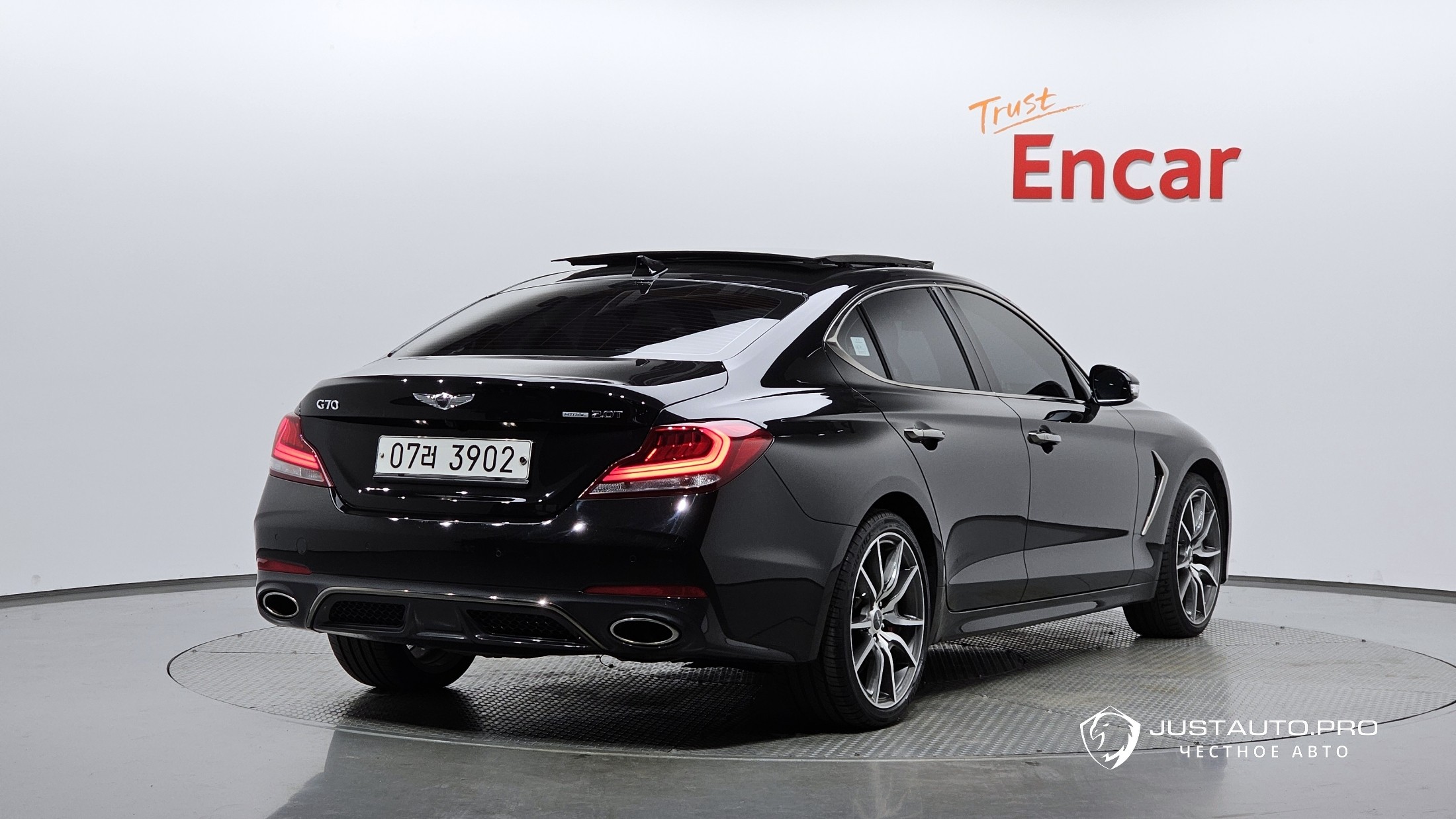 Автомобиль Genesis G70