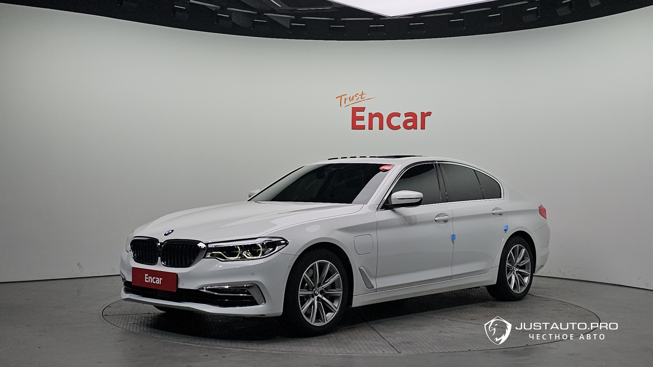 Автомобиль BMW 5-Series