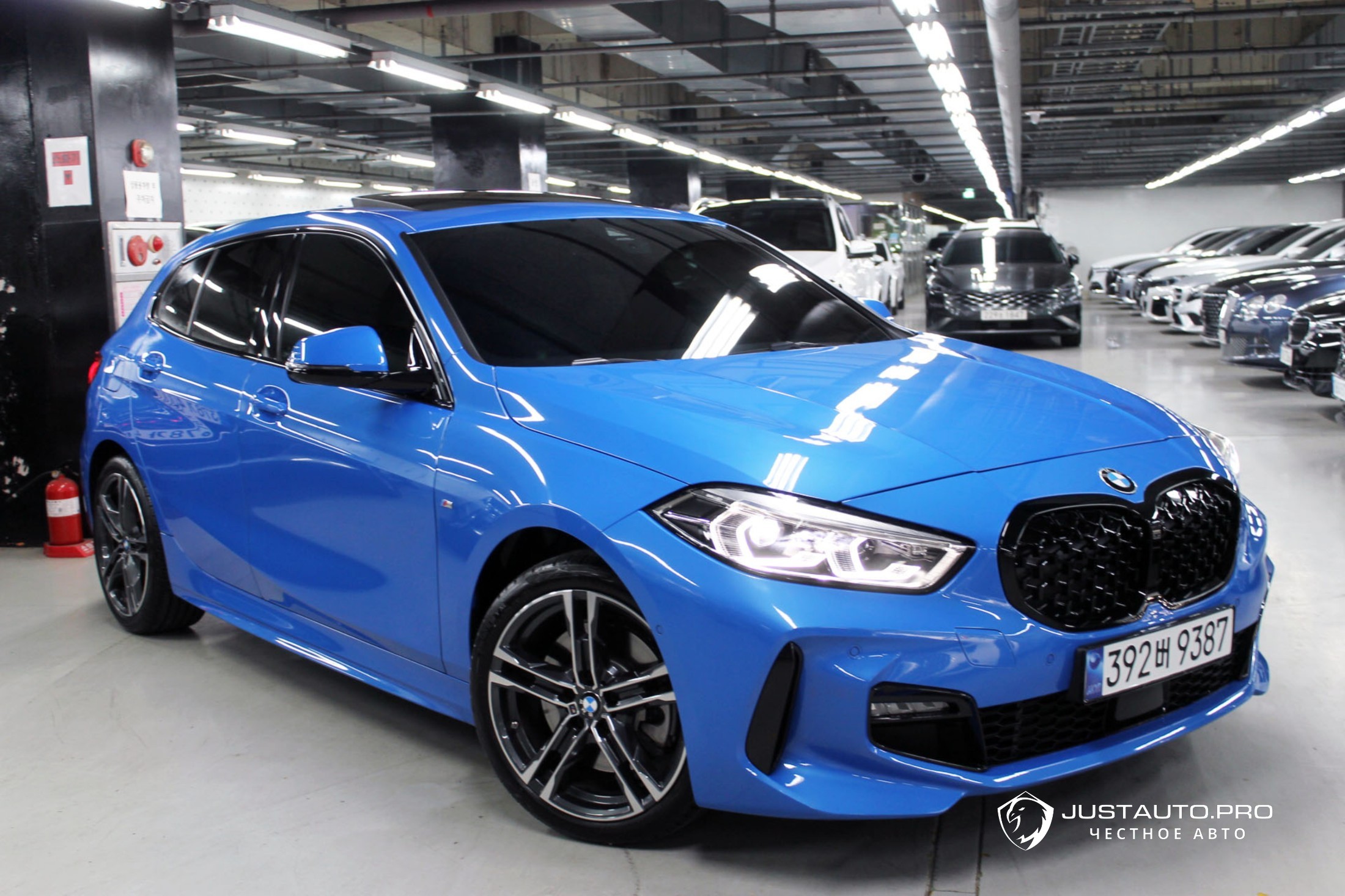 Автомобиль BMW 1-Series