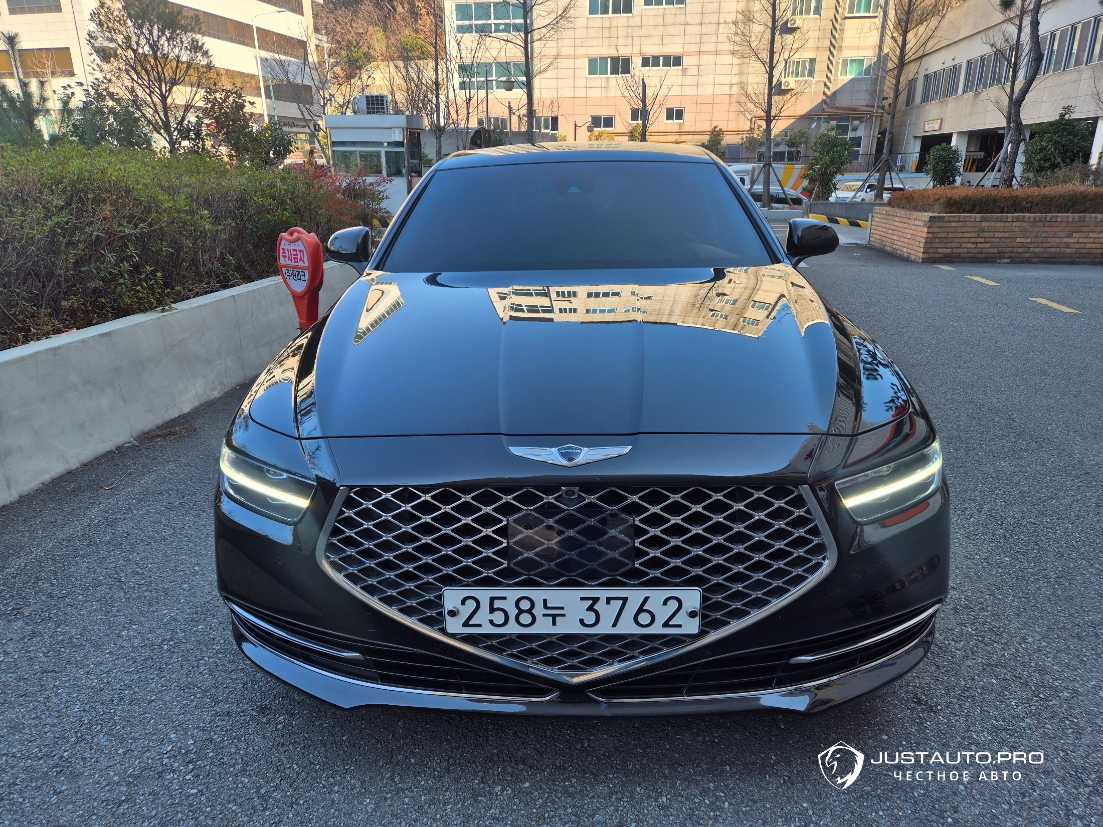 Автомобиль Genesis G90