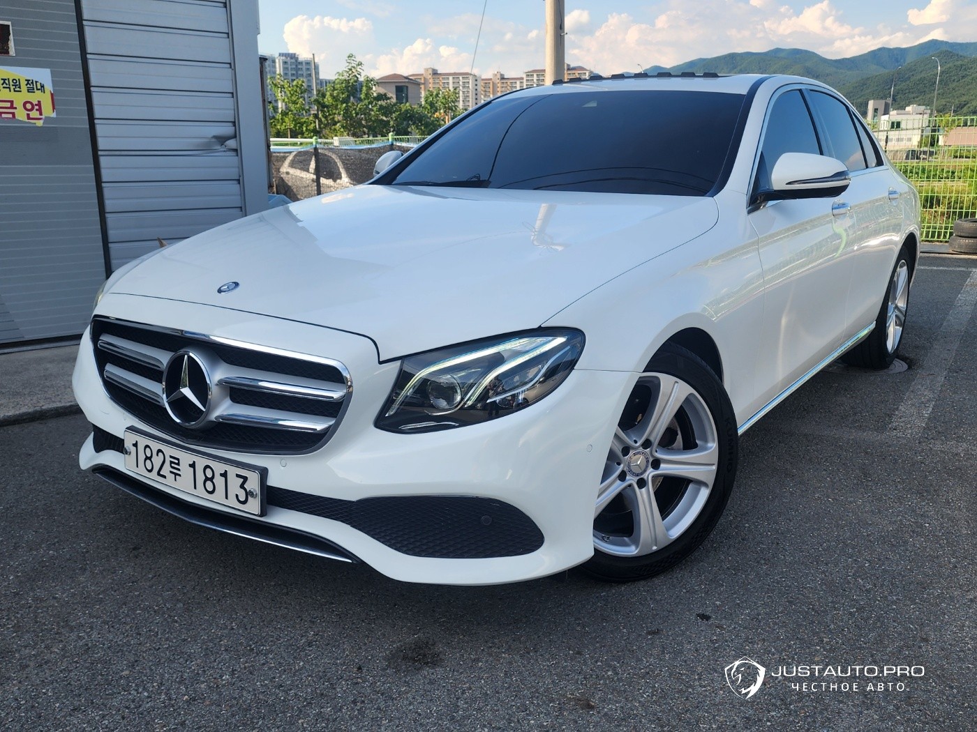 Автомобиль Mercedes-Benz E-Class
