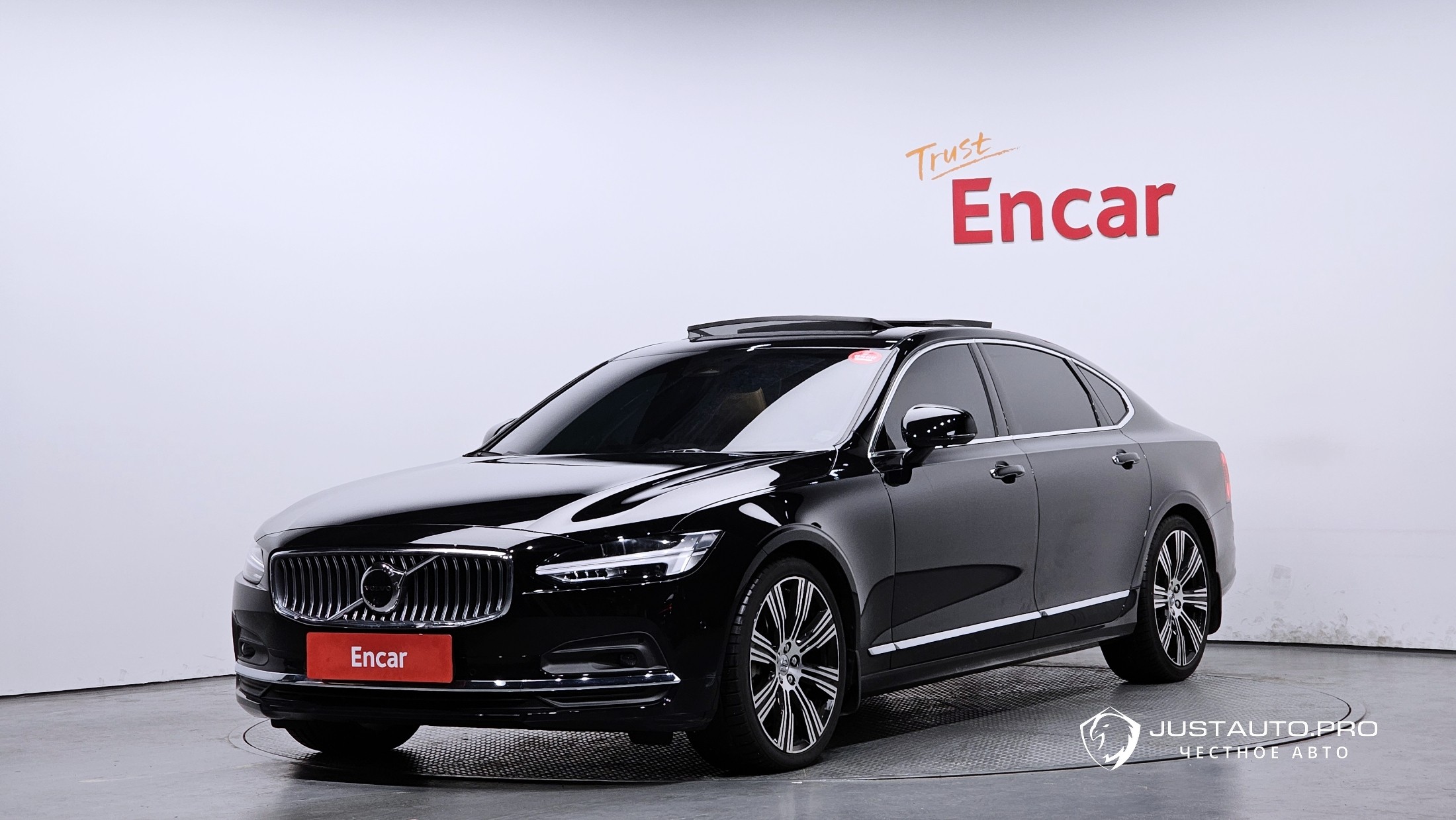 Автомобиль Volvo S90