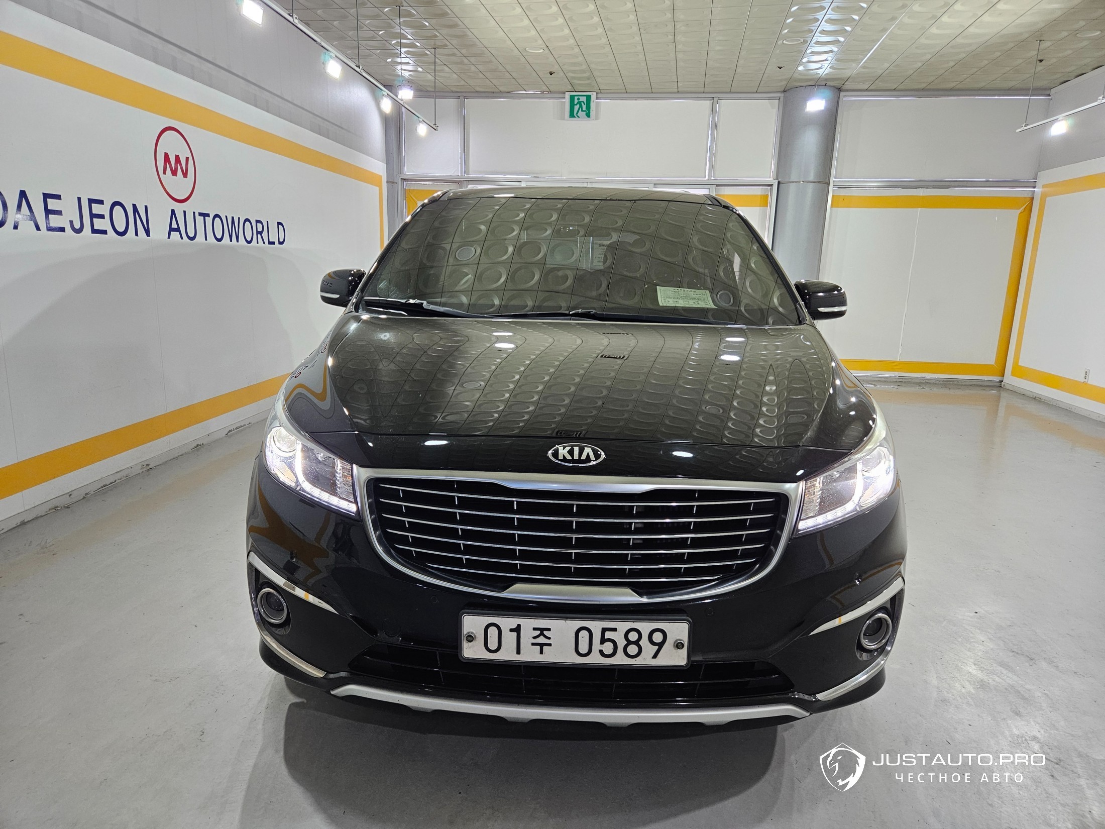 Автомобиль Kia Canival