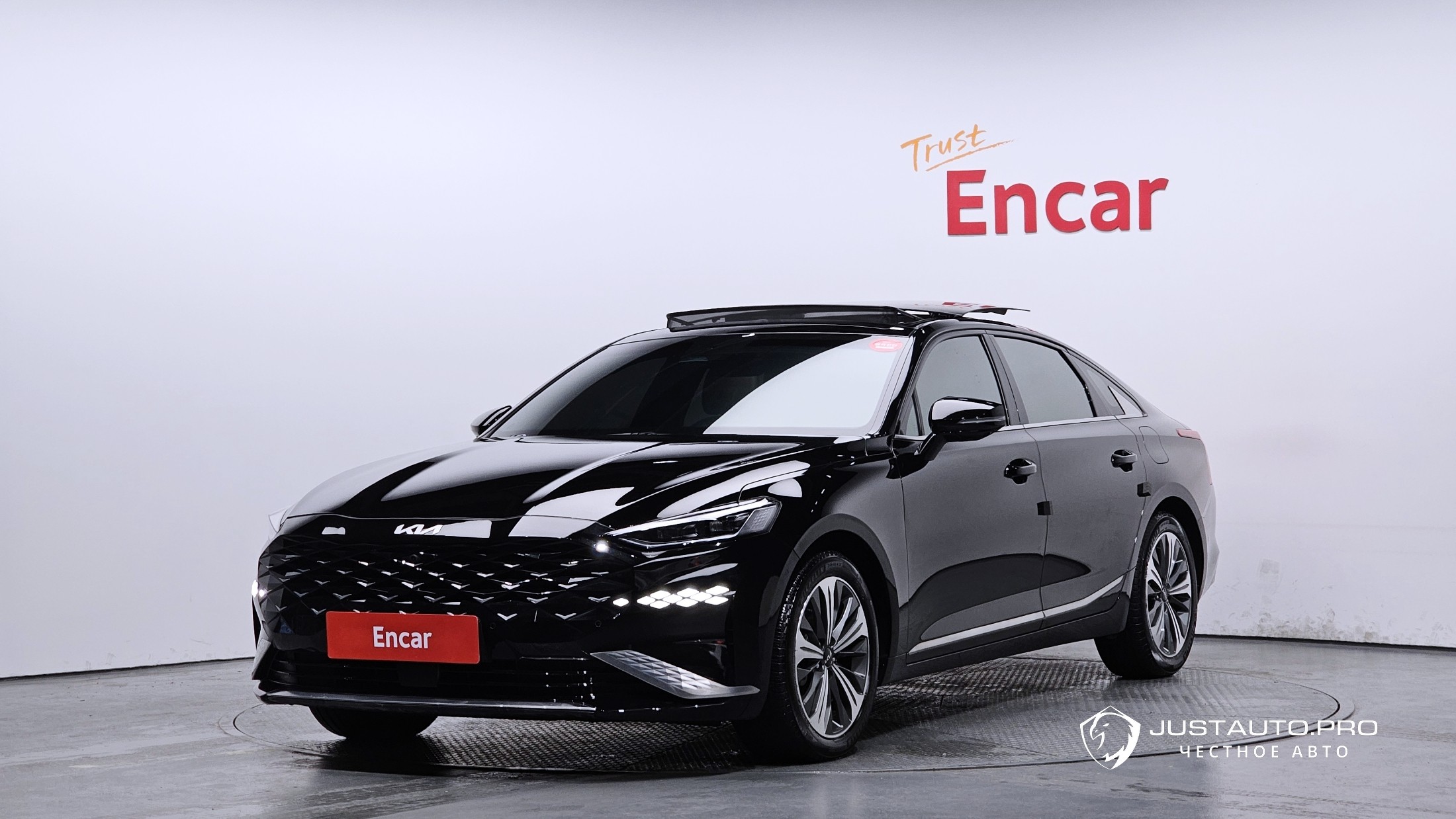 Автомобиль Kia K8