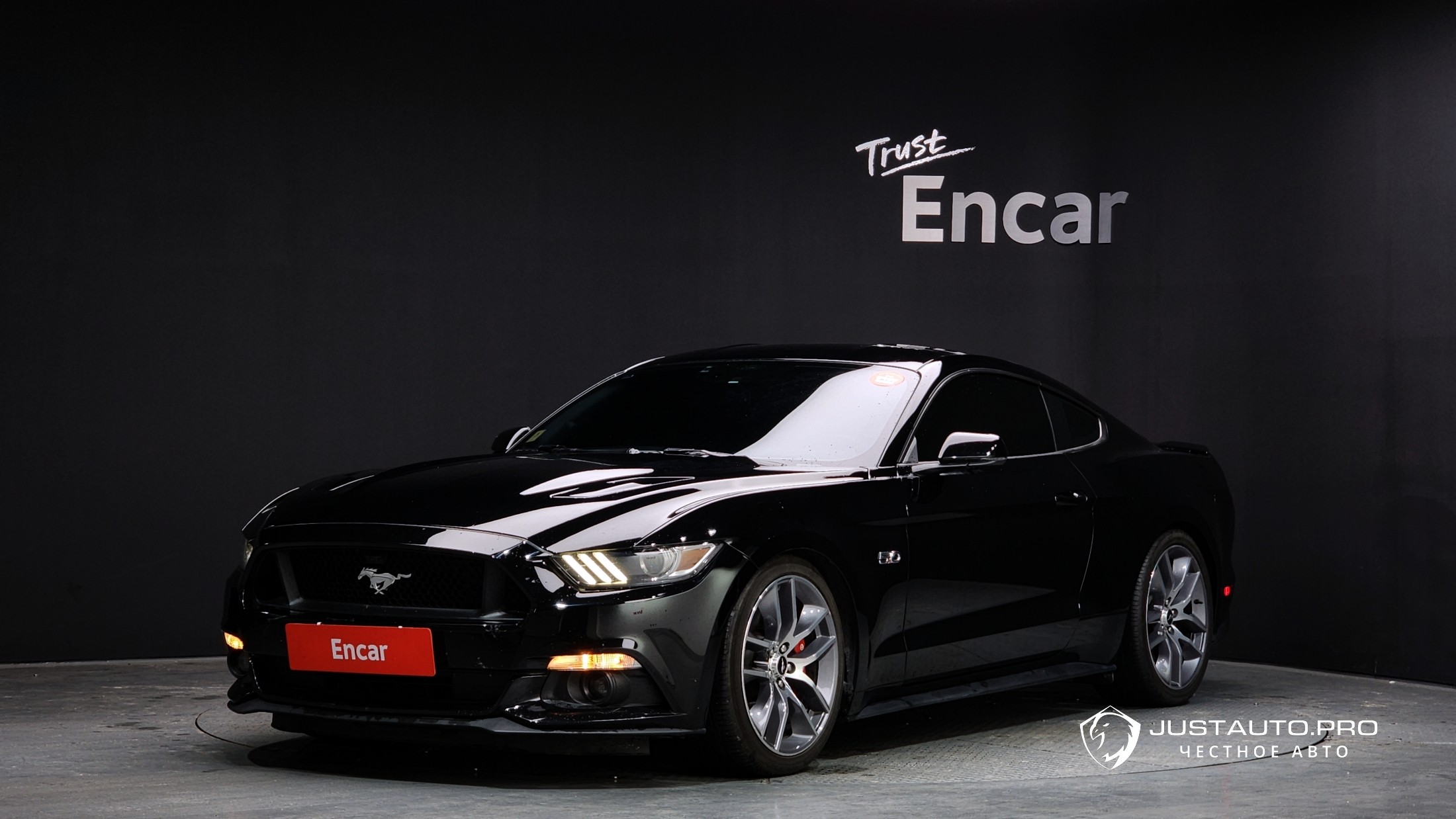 Автомобиль Ford Mustang