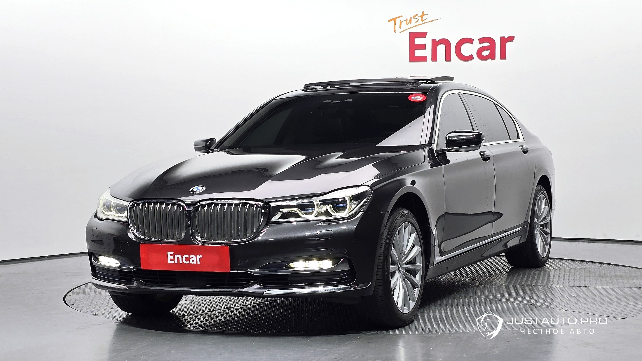 Автомобиль BMW 7-Series